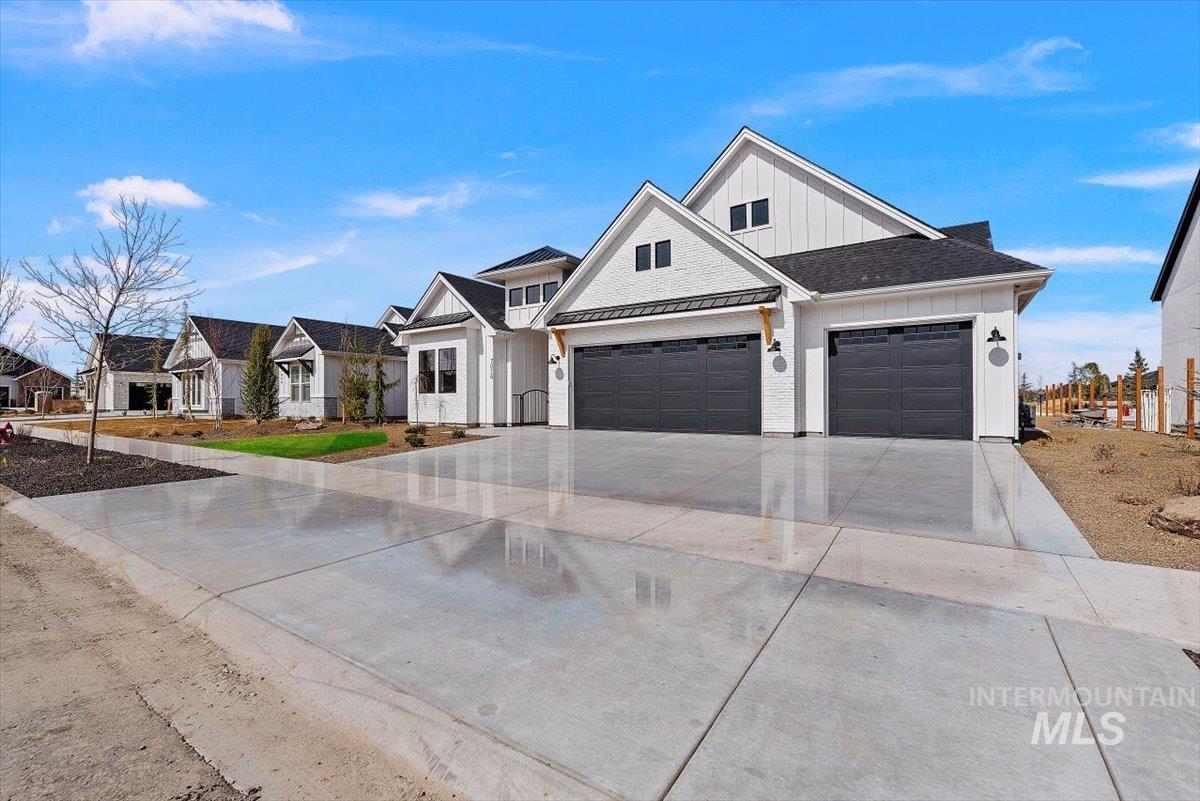 2404 N Saddle Mountain Way Property Photo 2