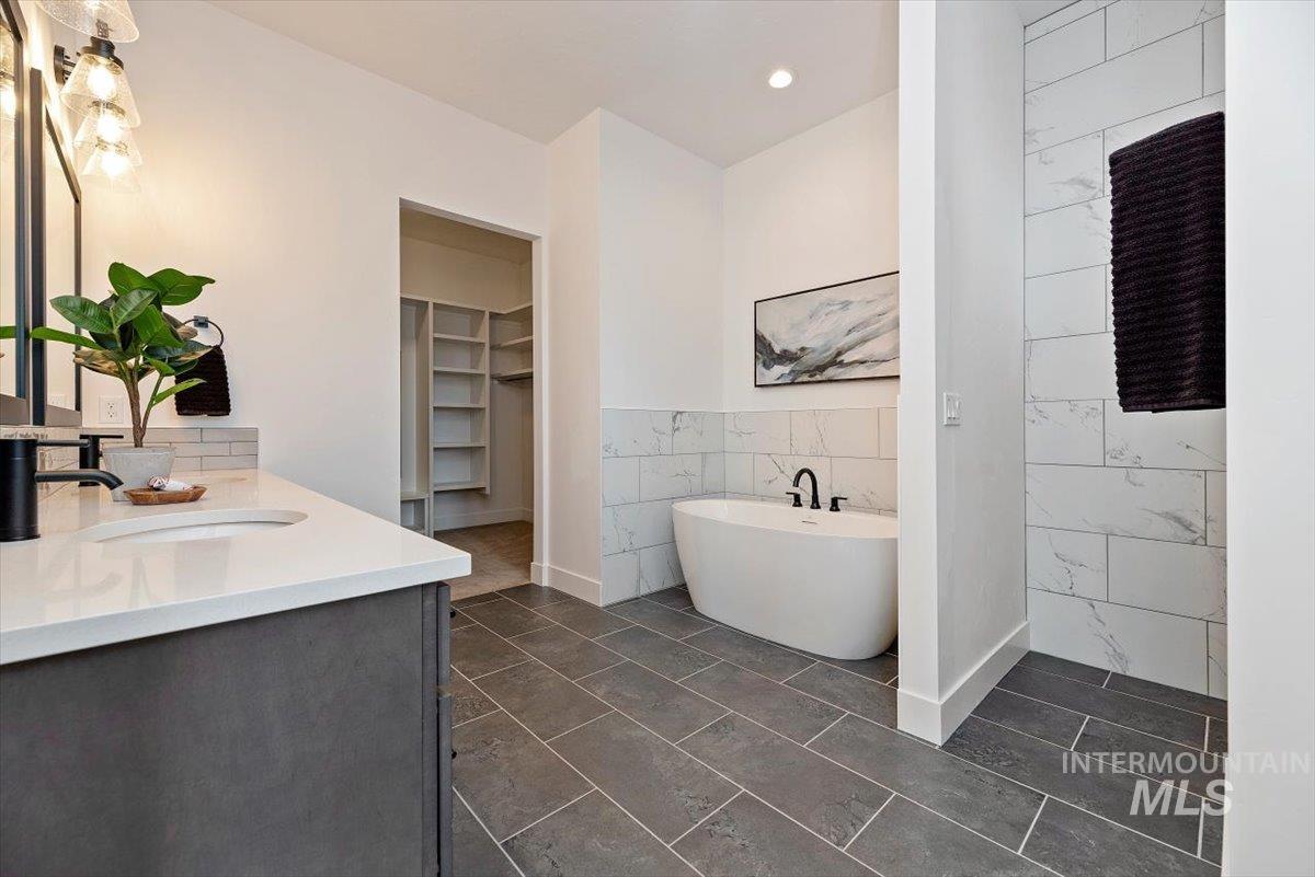2404 N Saddle Mountain Way Property Photo 10