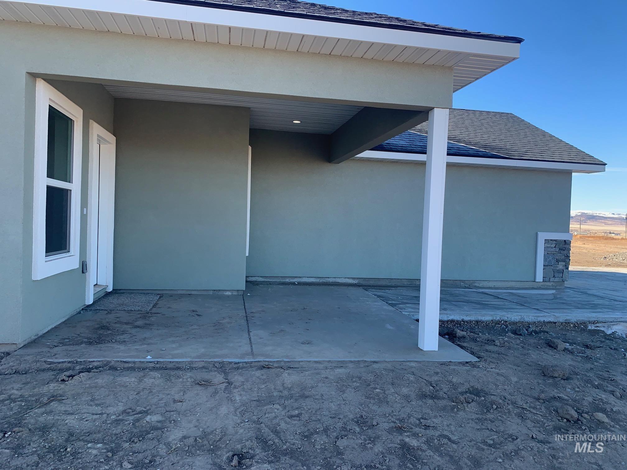 595 N Pioneer Way Property Photo 4