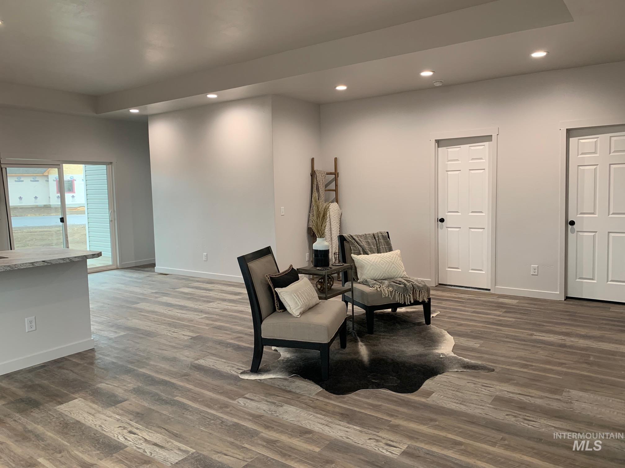 595 N Pioneer Way Property Photo 8