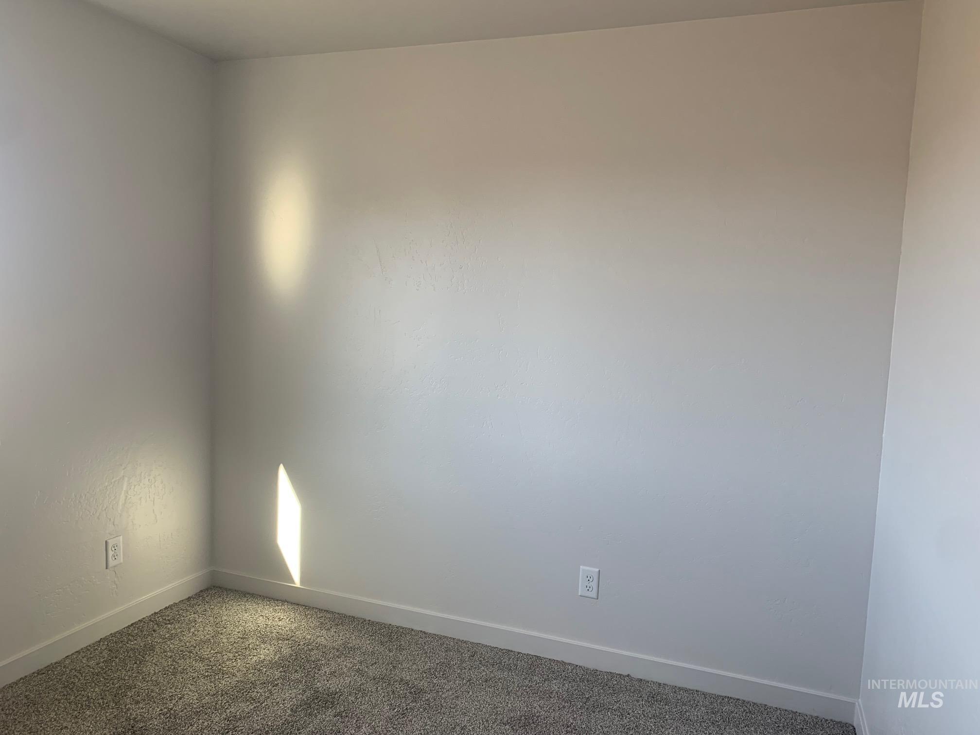 595 N Pioneer Way Property Photo 18