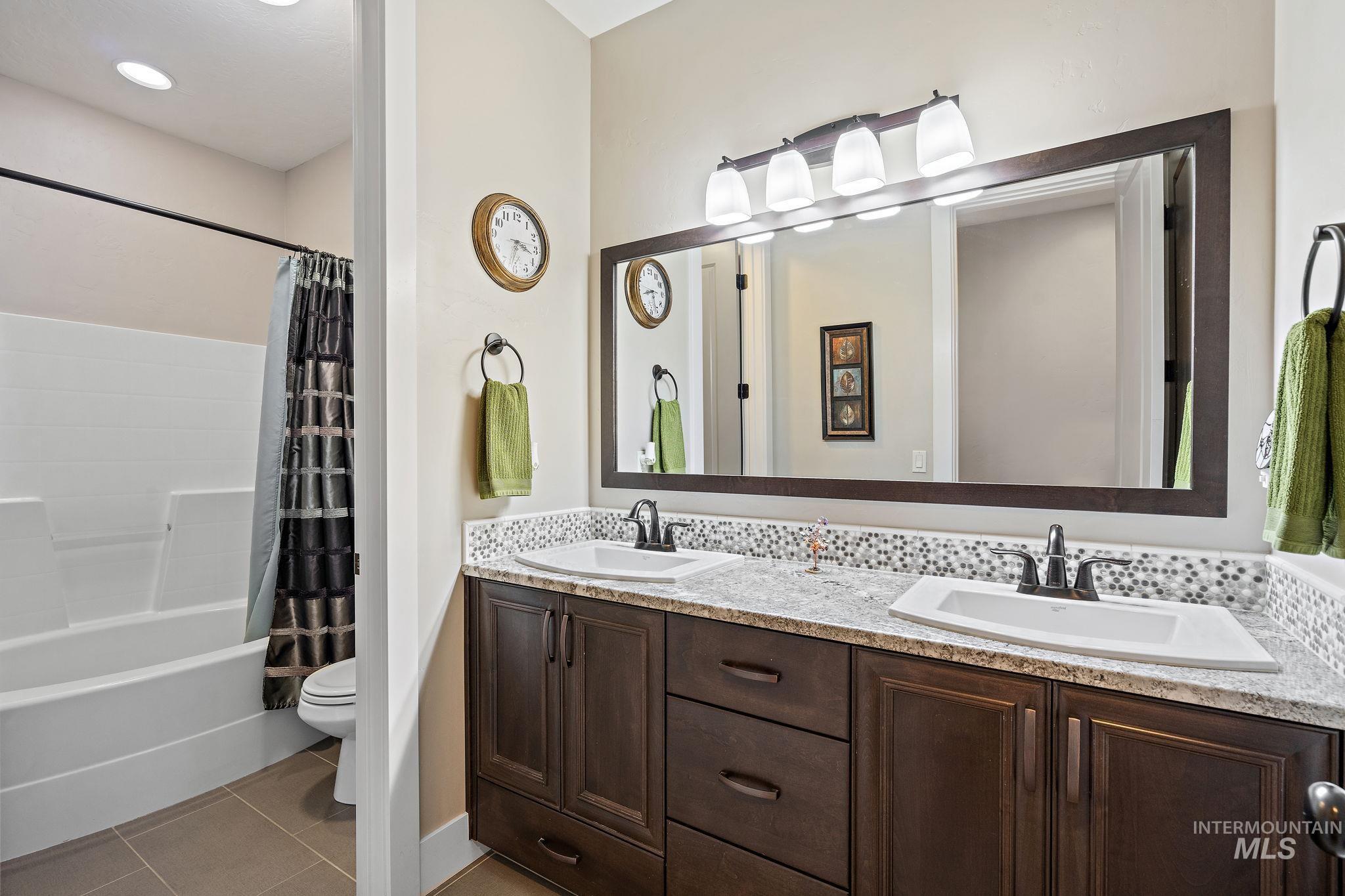 2051 N Wind Cave Way Property Photo 31