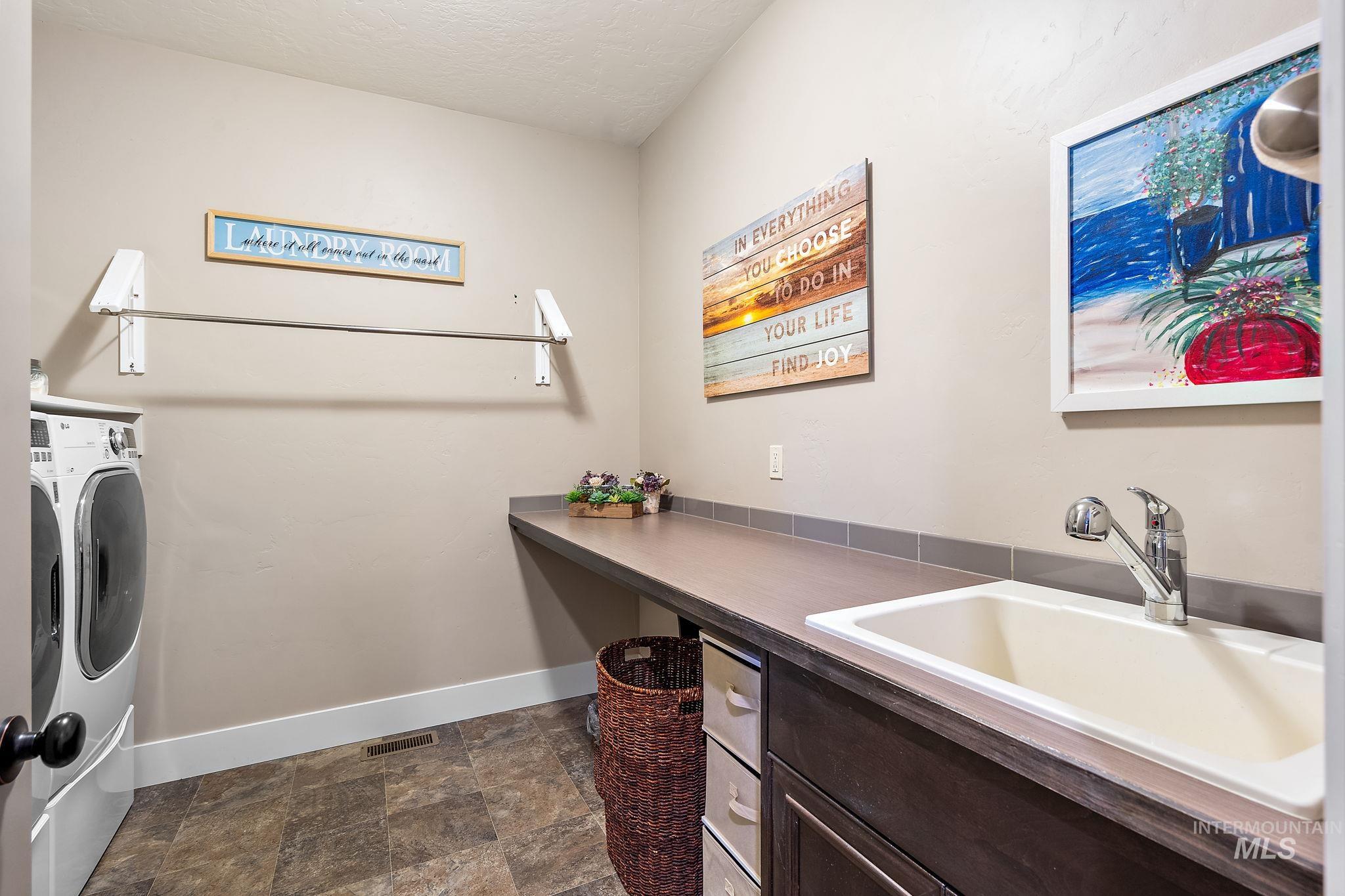2051 N Wind Cave Way Property Photo 35
