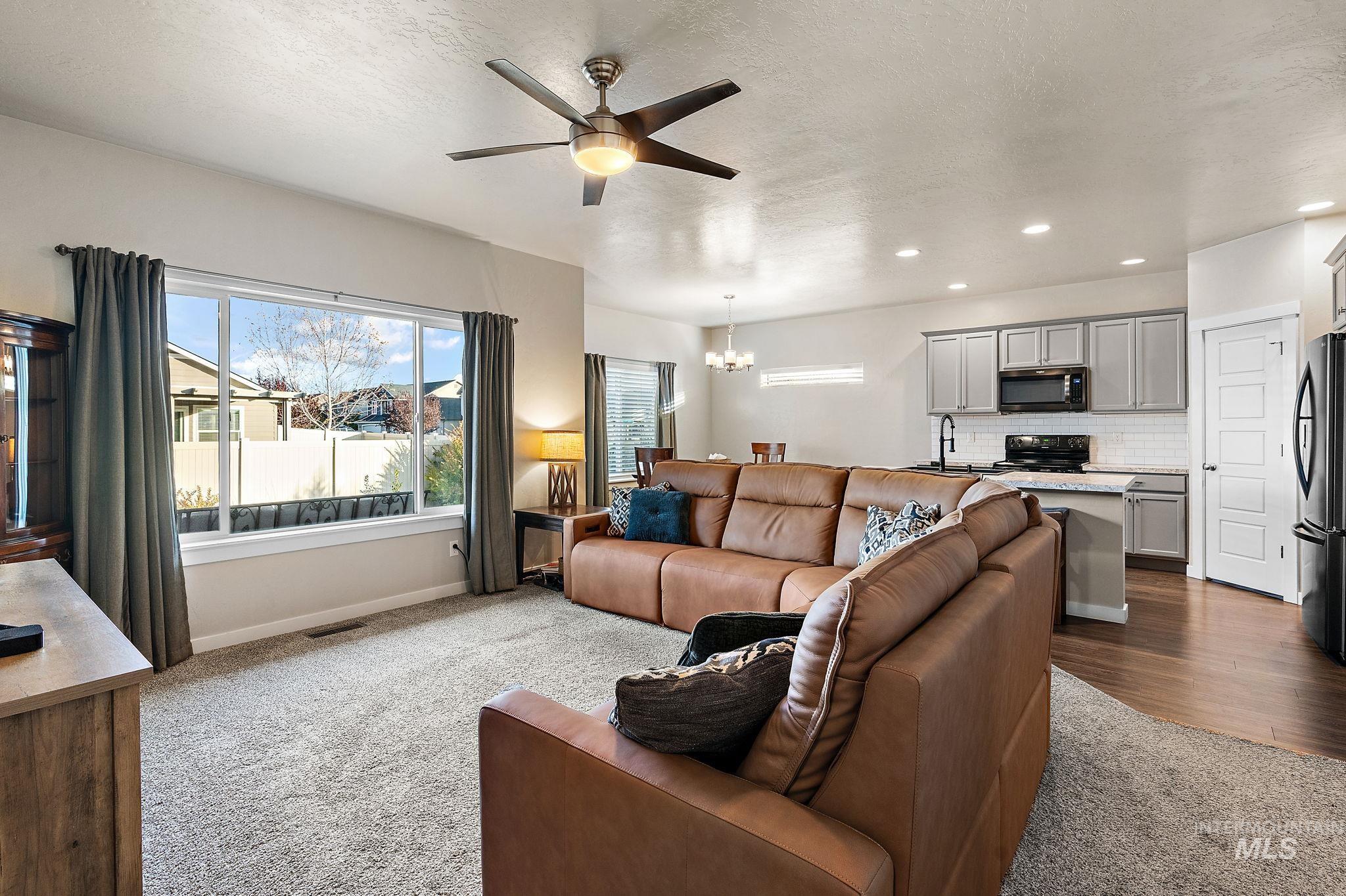 6036 N Spindrift Ave. Property Photo 4