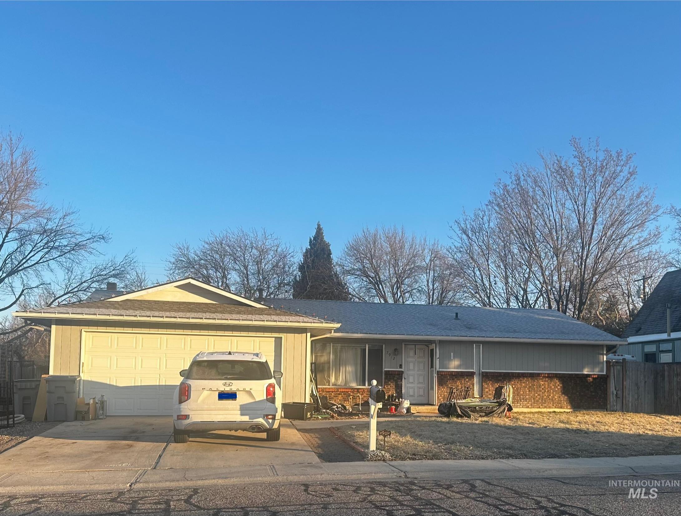 7912 W Hummel Property Photo 1