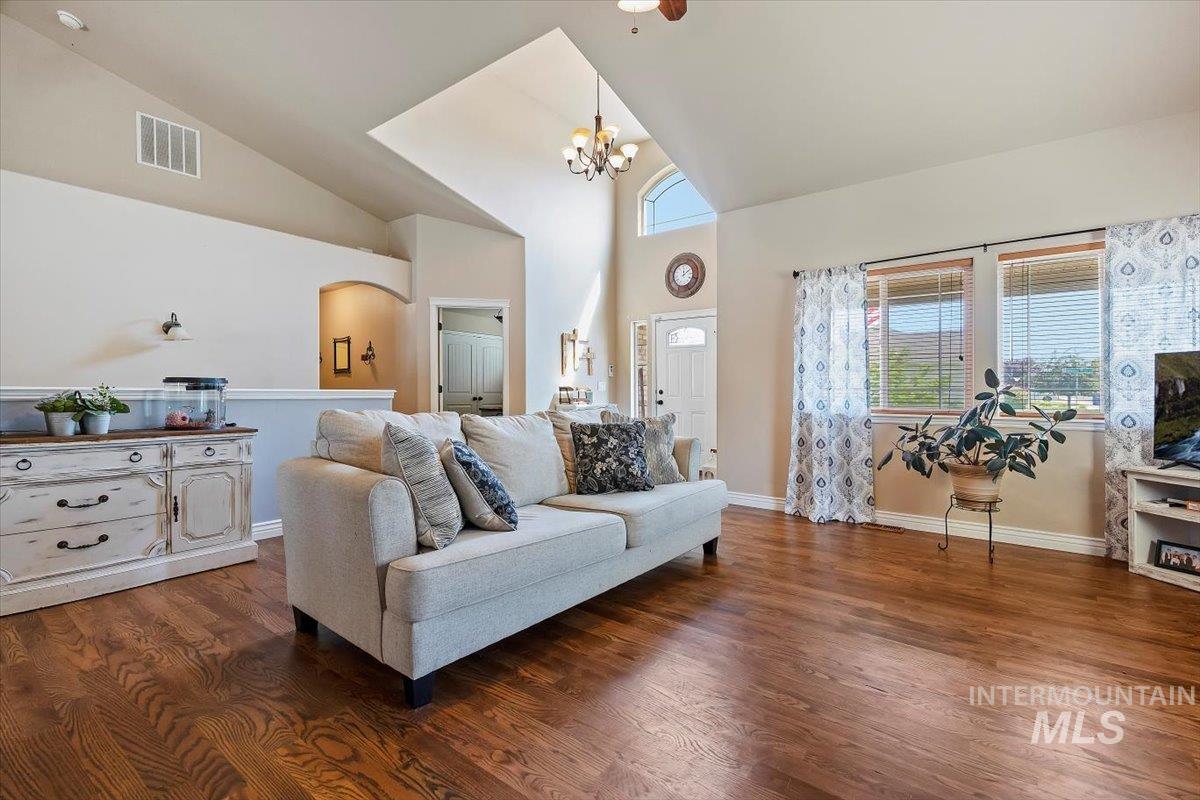 609 Morning Sun Dr Property Photo 4