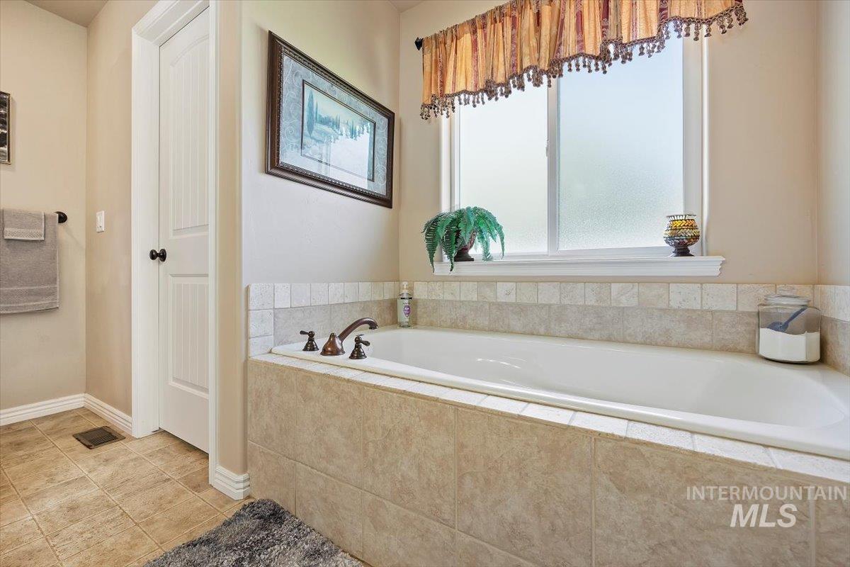 609 Morning Sun Dr Property Photo 18