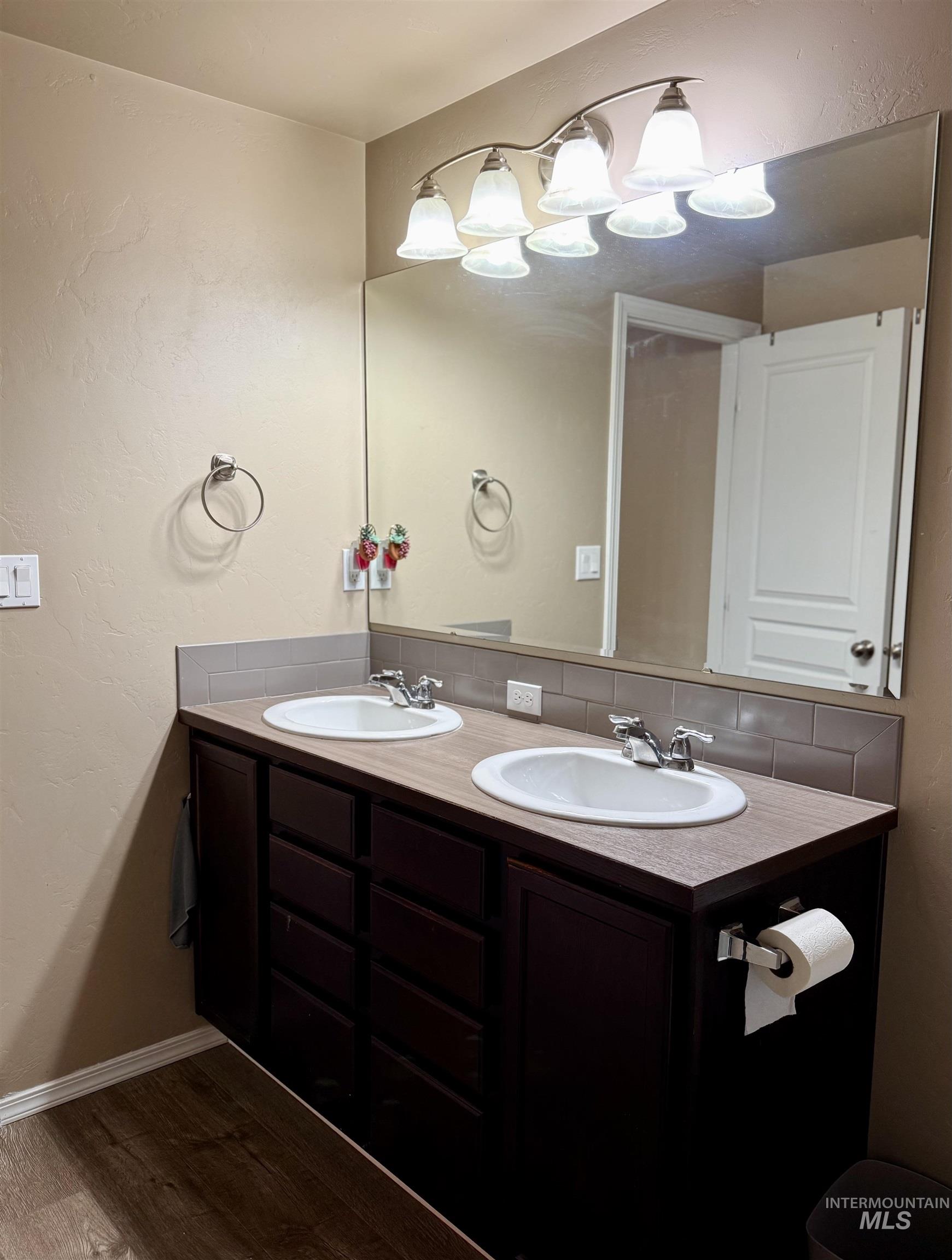 1309 W Tacola St Property Photo 9