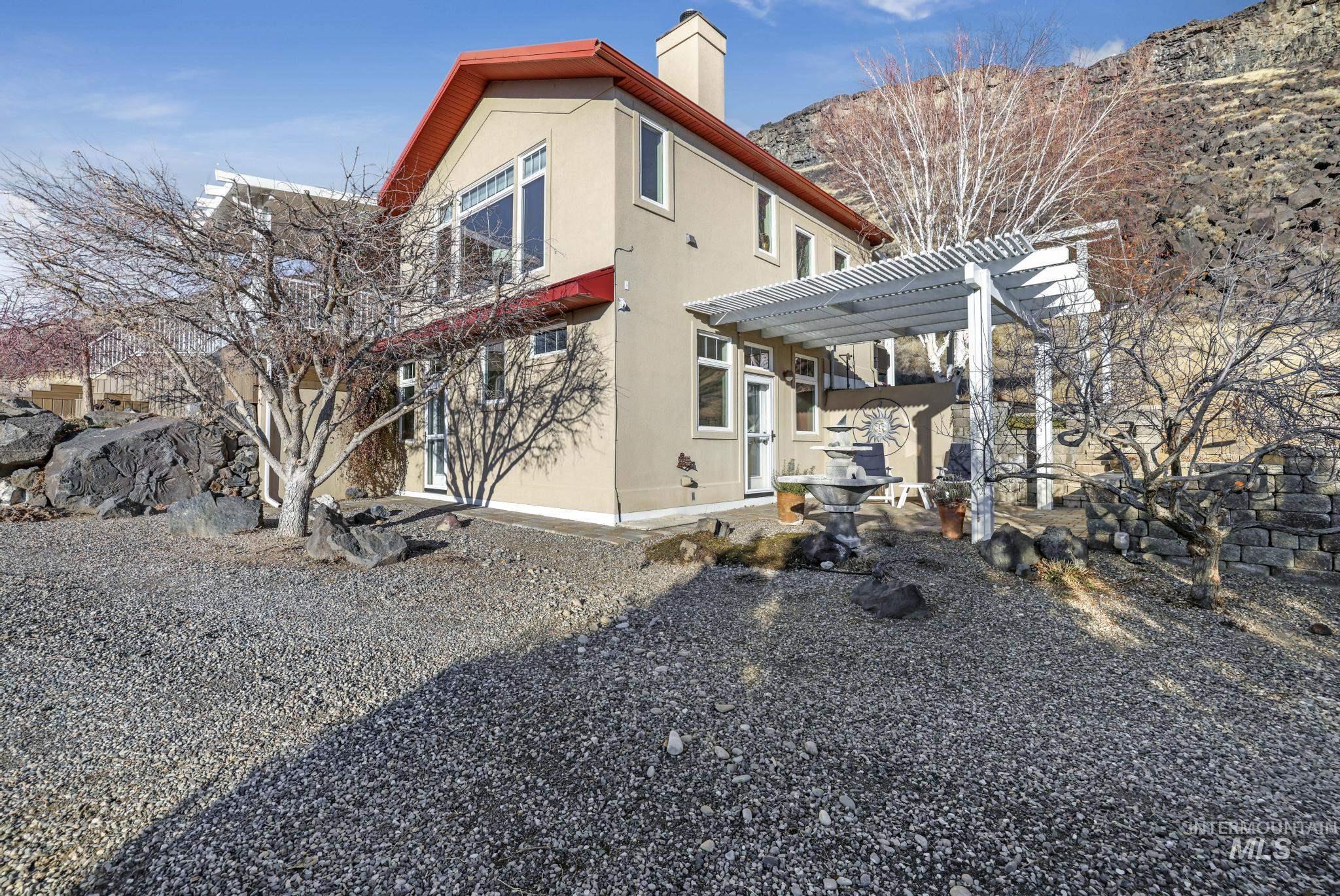 382 River Rd Property Photo 11