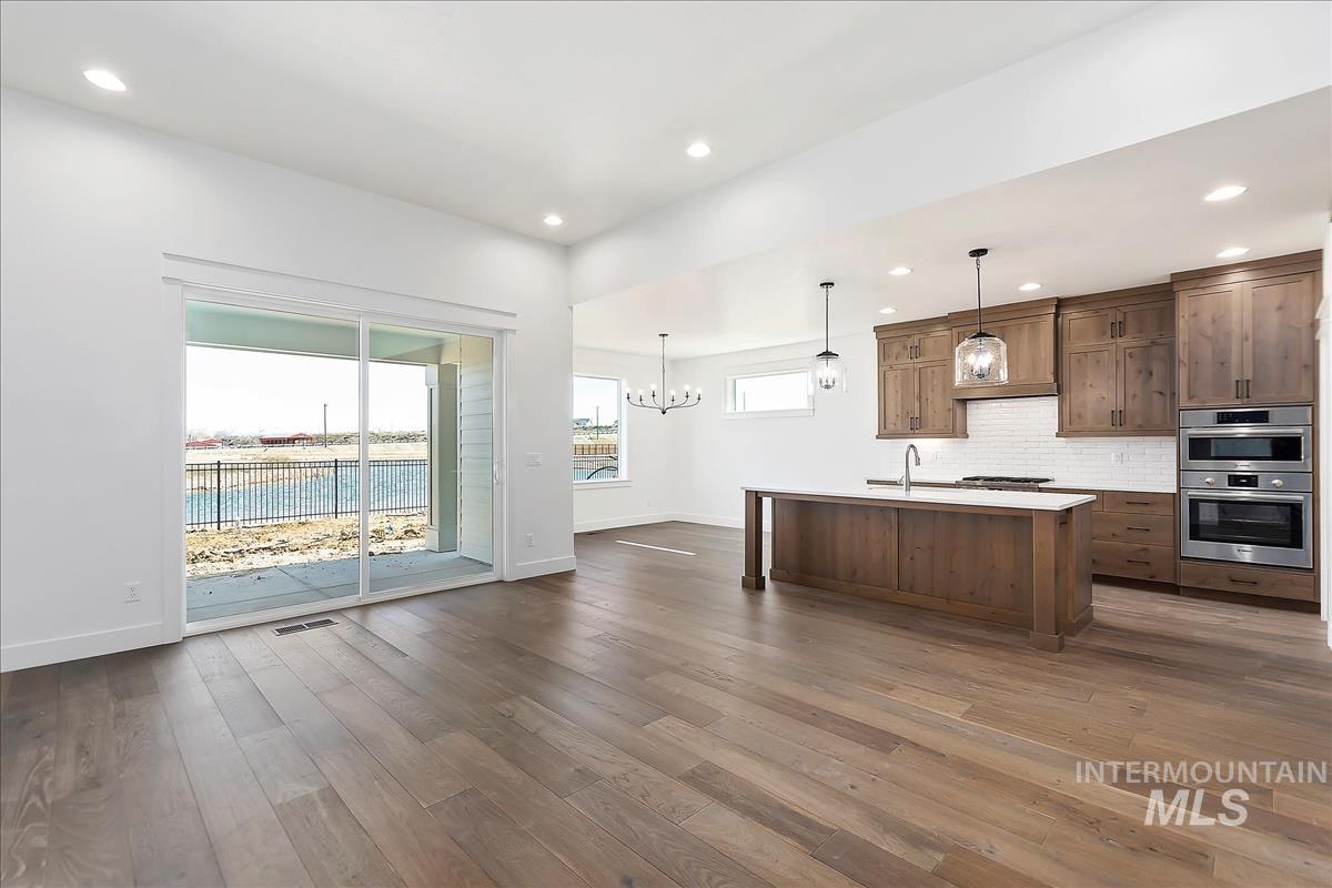 7094 N Canter Trail Ave. Property Photo 3