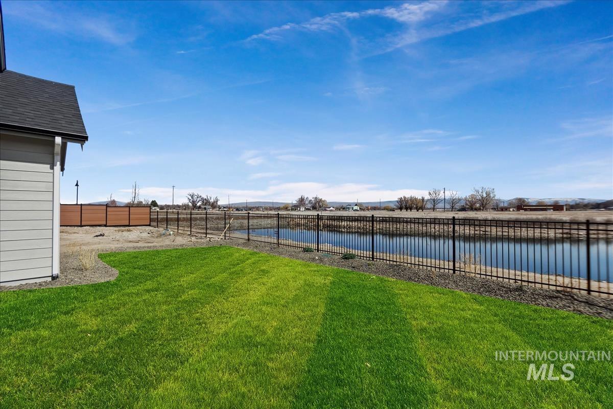 7094 N Canter Trail Ave. Property Photo 6