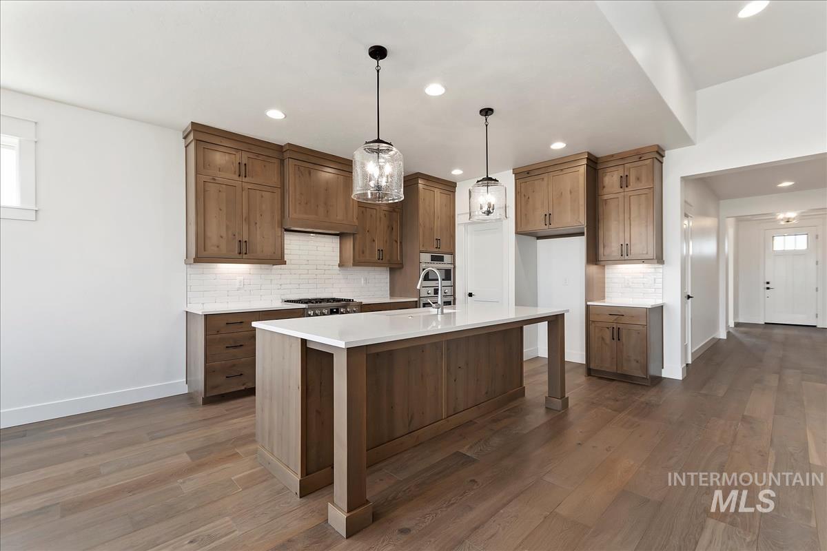 7094 N Canter Trail Ave. Property Photo 9