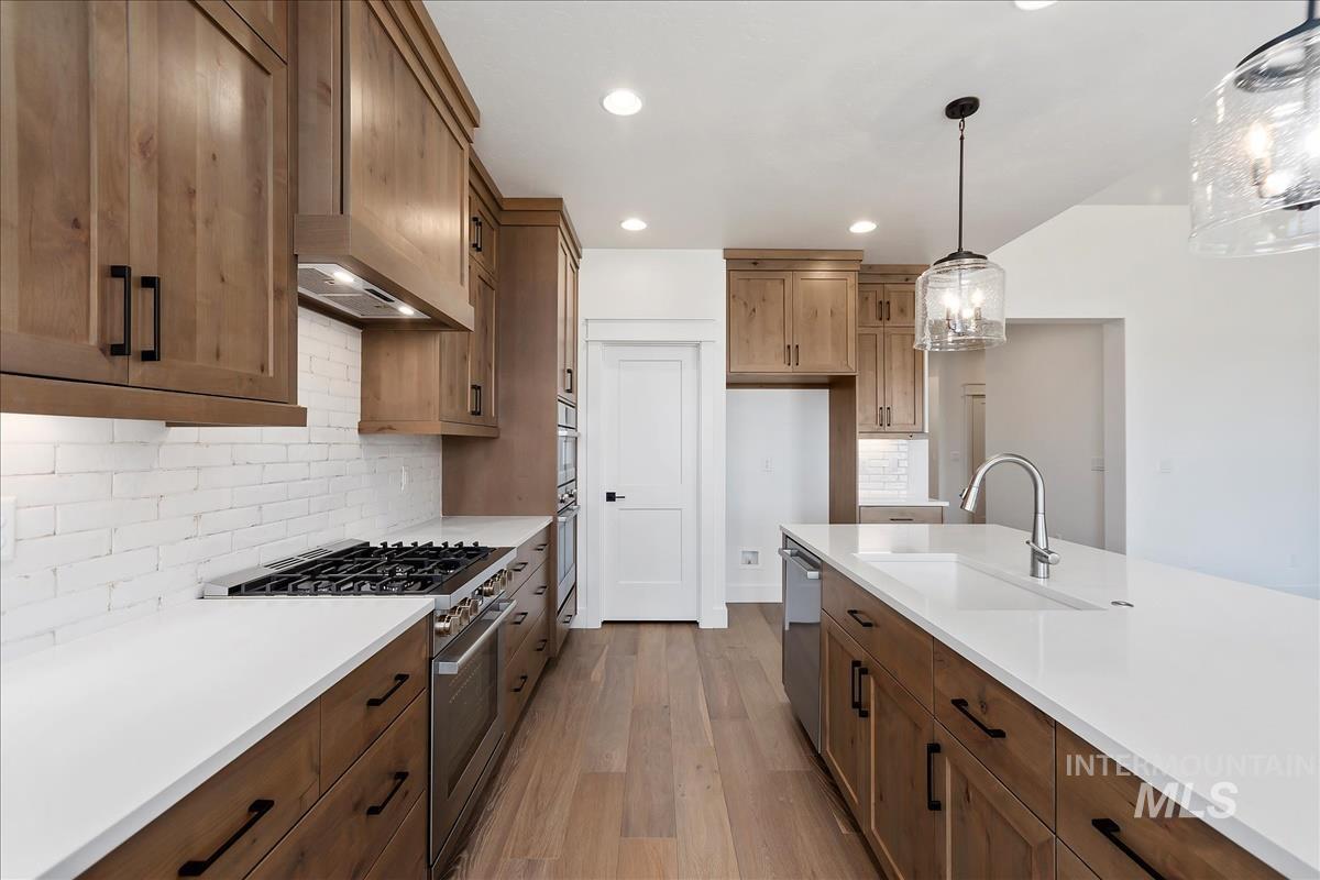 7094 N Canter Trail Ave. Property Photo 10