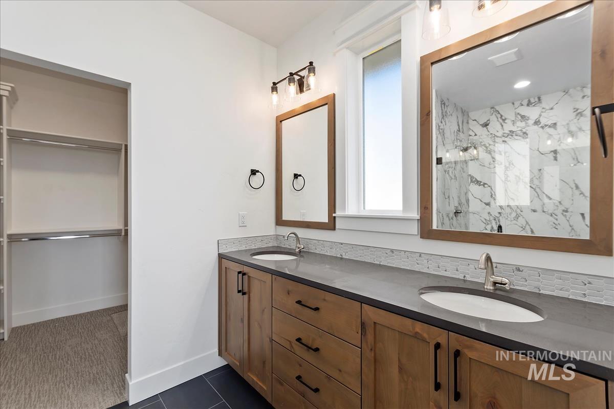 7094 N Canter Trail Ave. Property Photo 22