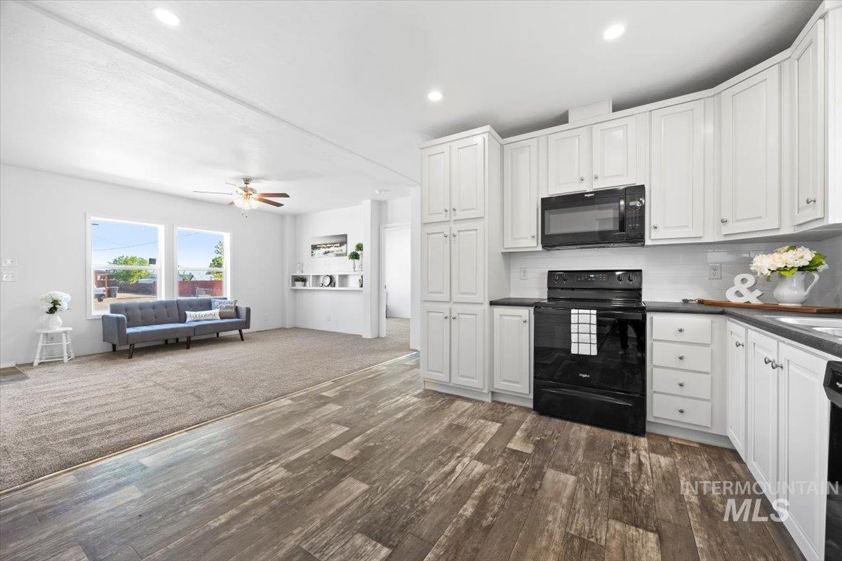 321 Avenue C Property Photo 11
