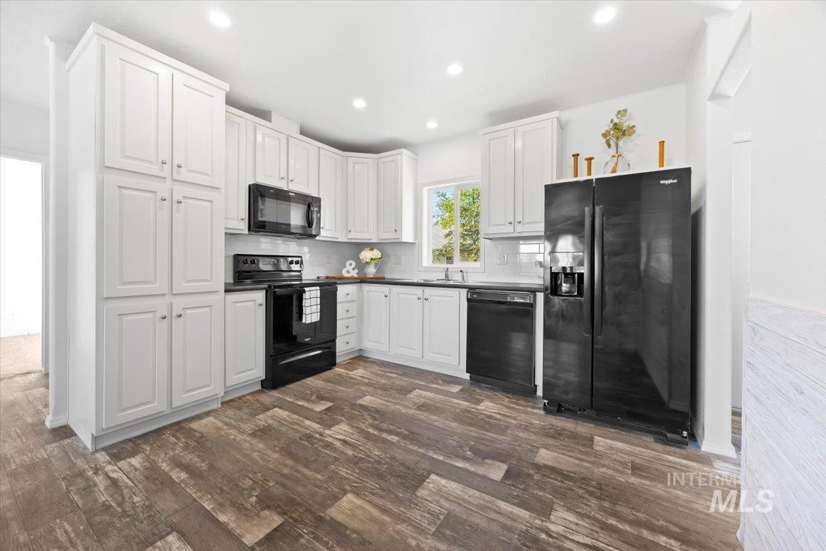 321 Avenue C Property Photo 12