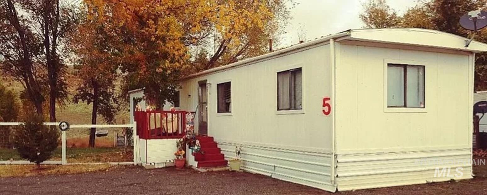 7466 Old Highway 30 Property Photo 13