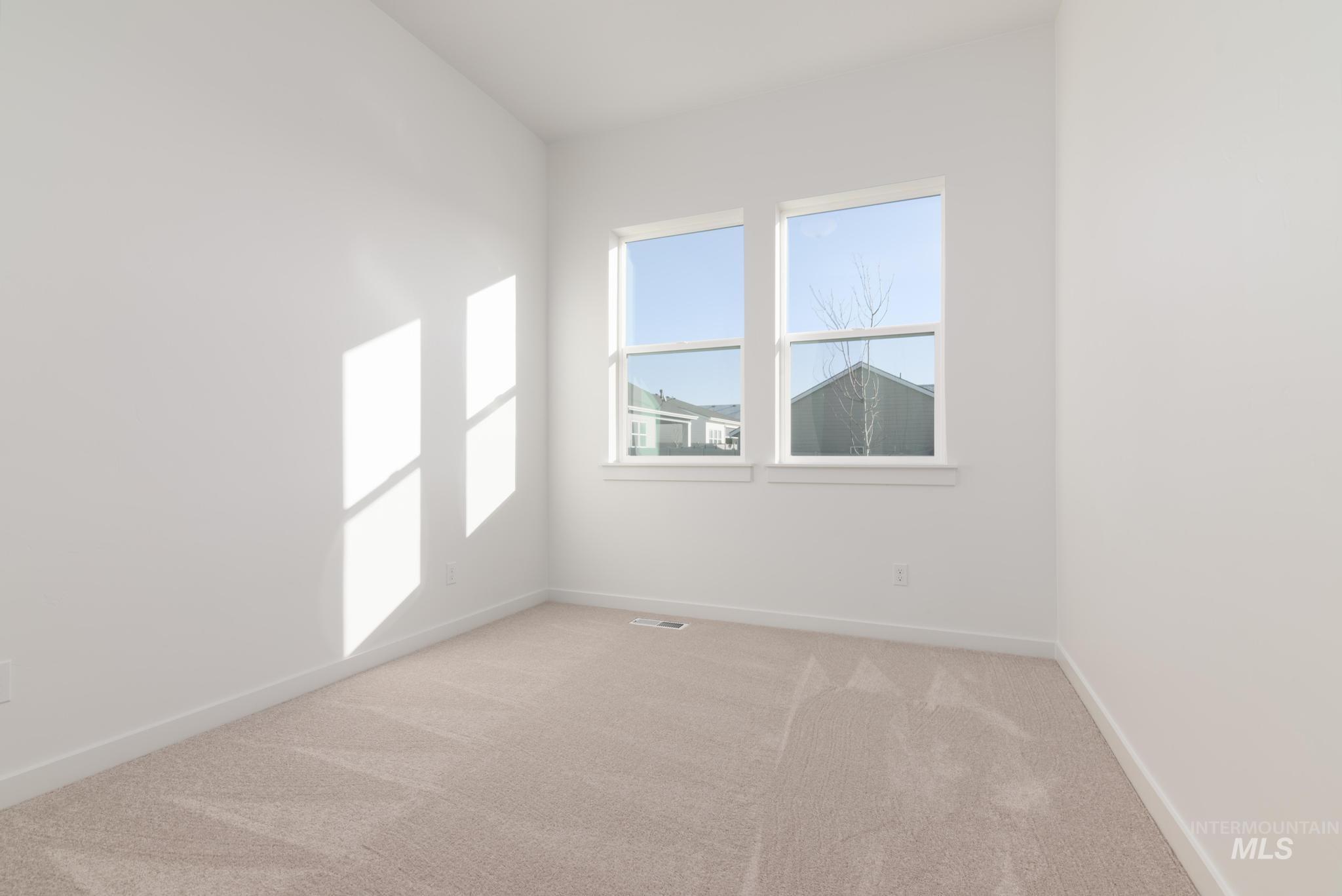 2319 N Oakman Ave Property Photo 22