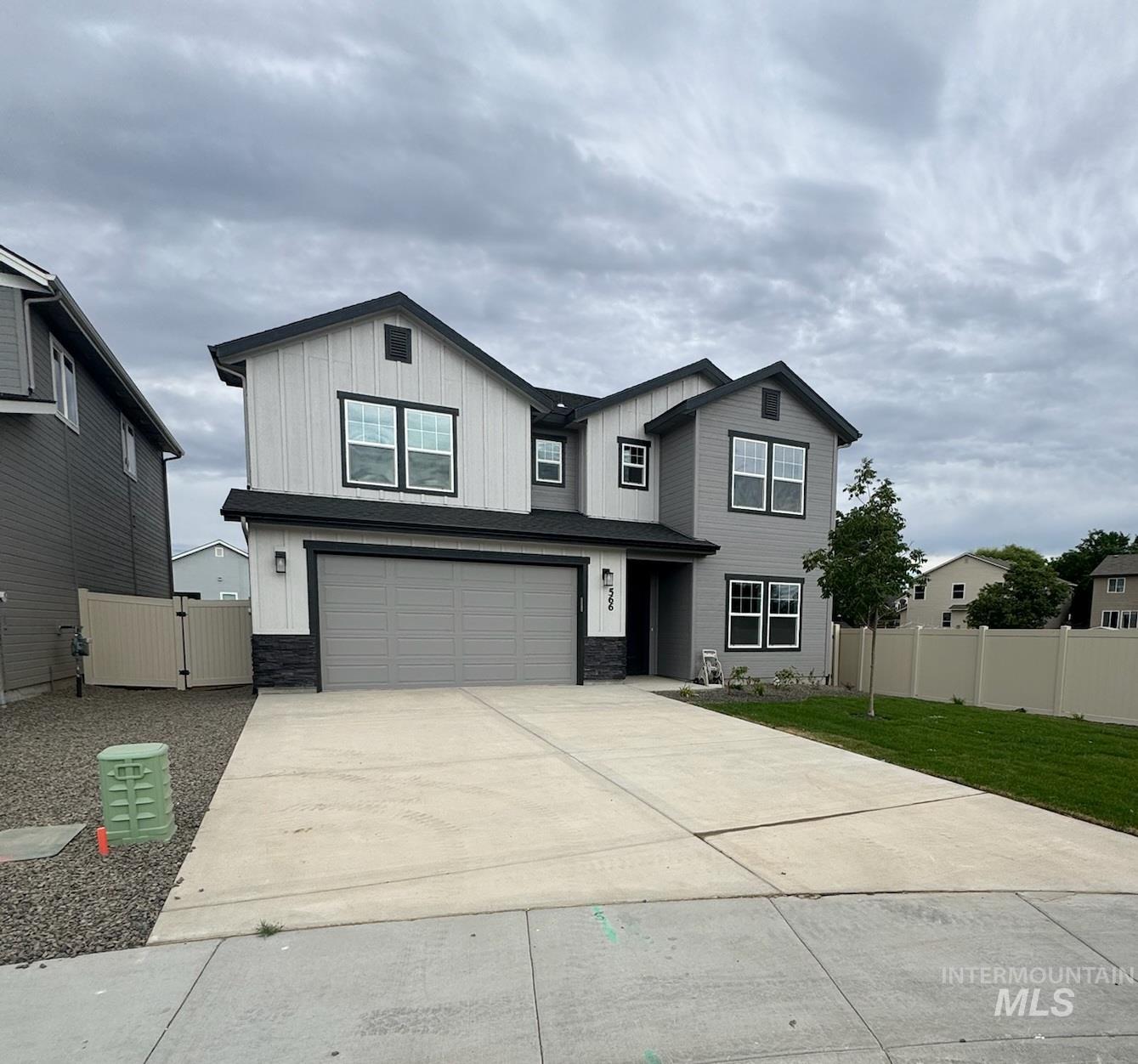 566 S Brezza Ave. Property Photo 1