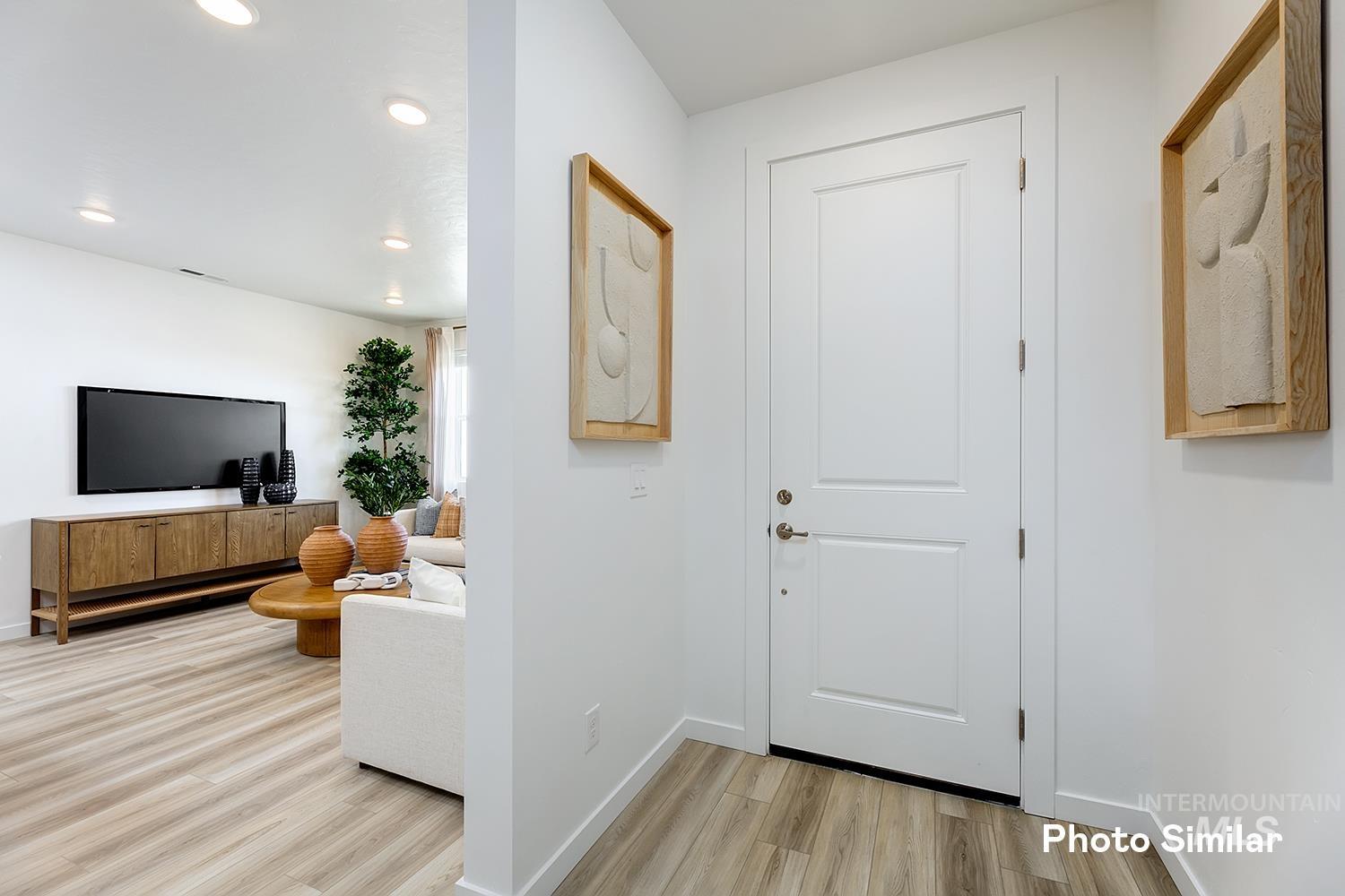 208 N Stratus Way Property Photo 4