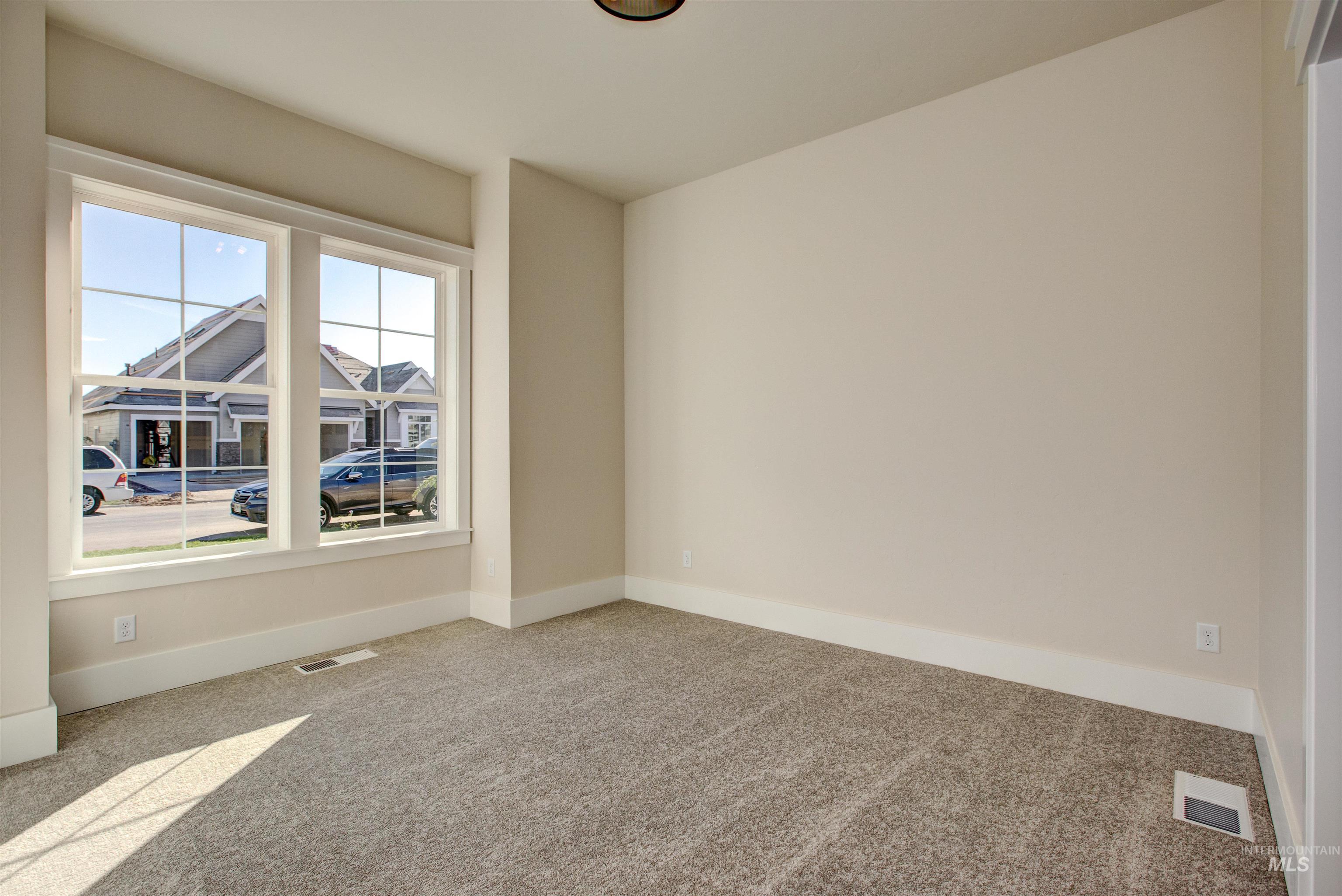 4226 W Thornapple Dr Property Photo 4