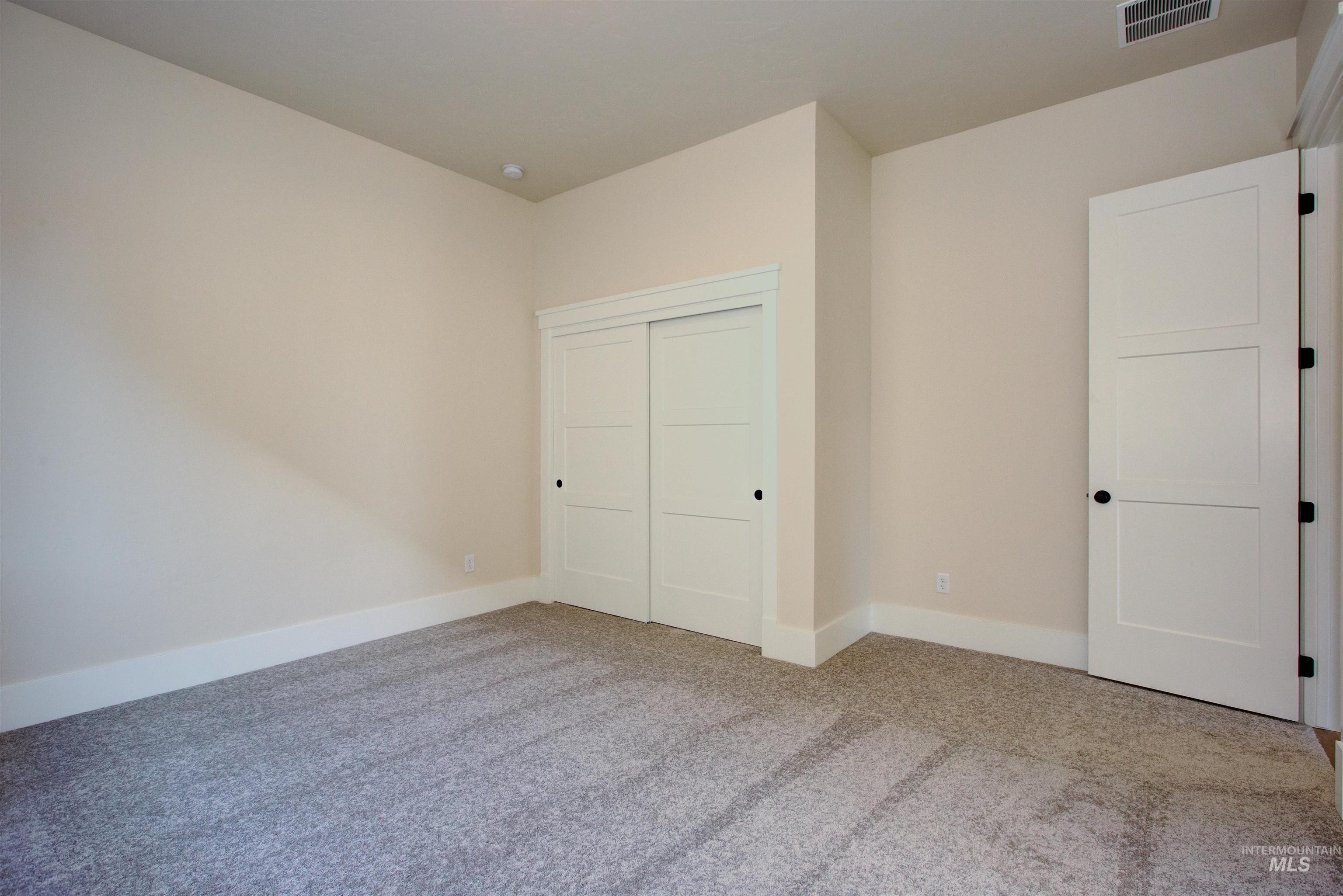 4226 W Thornapple Dr Property Photo 8