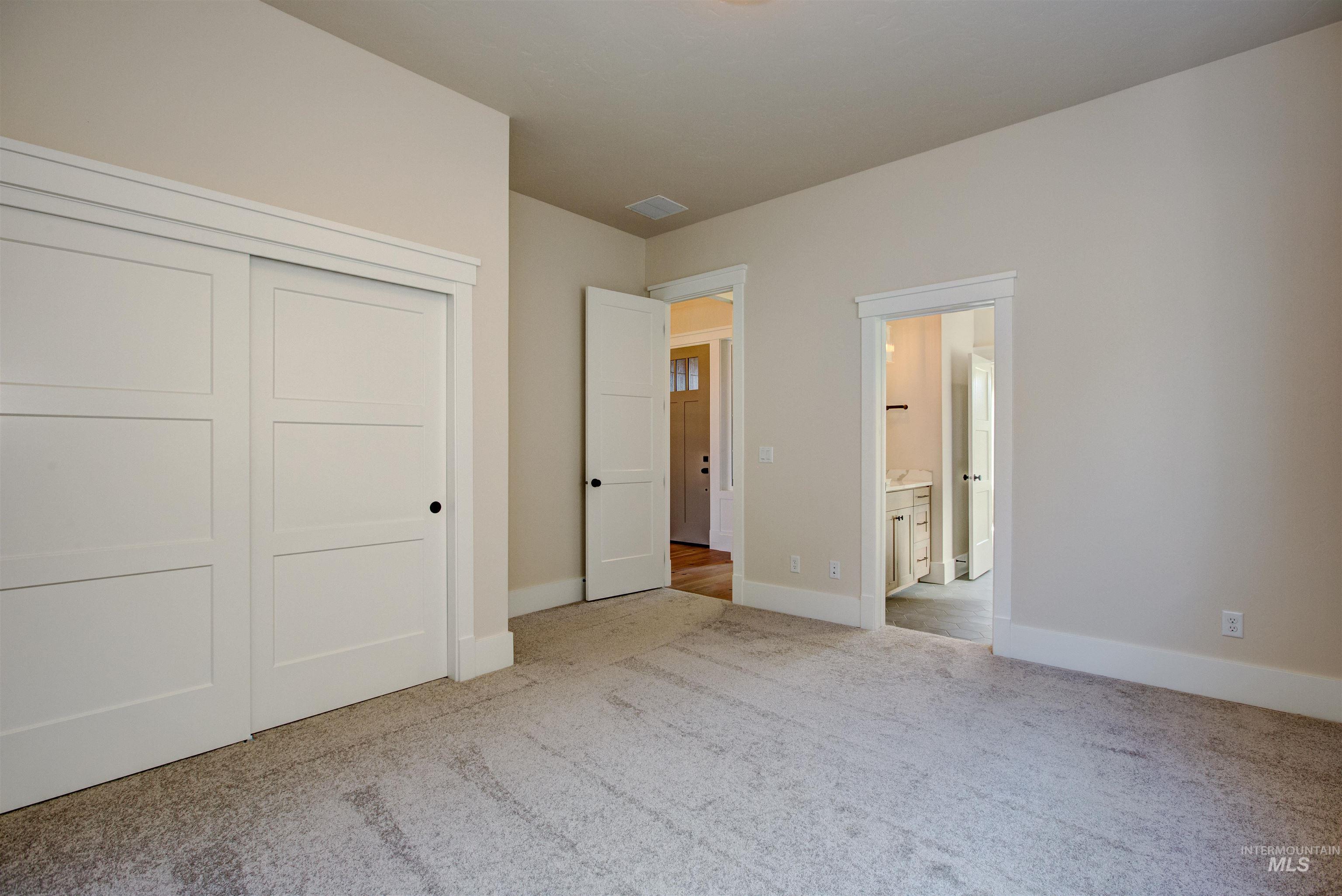 4226 W Thornapple Dr Property Photo 9