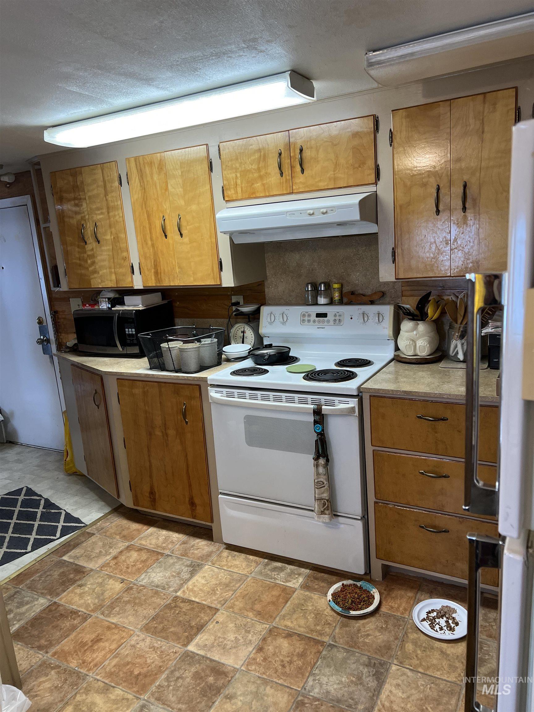 1526 N 2284 E Property Photo 5