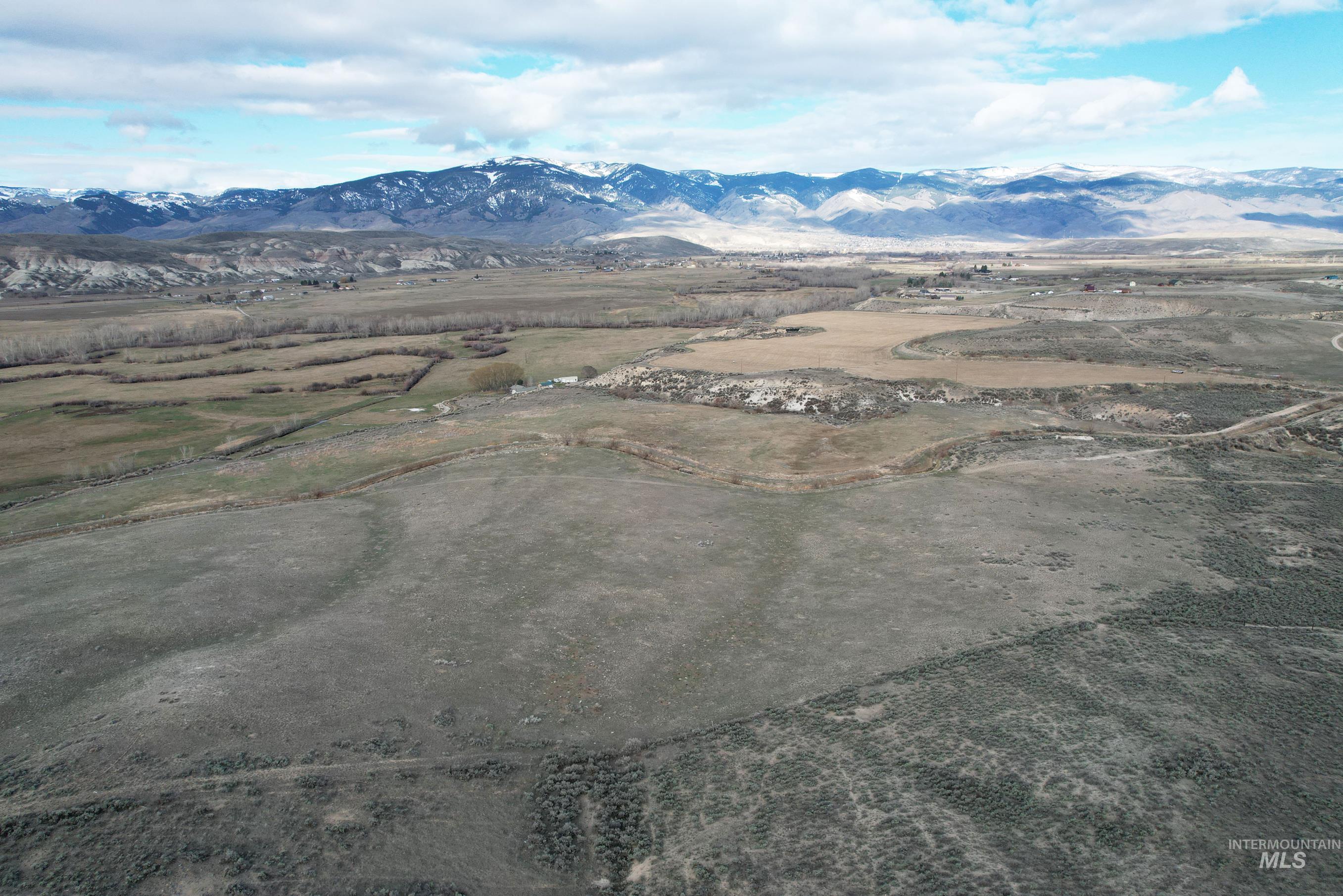 536 Lemhi Road Property Photo 5