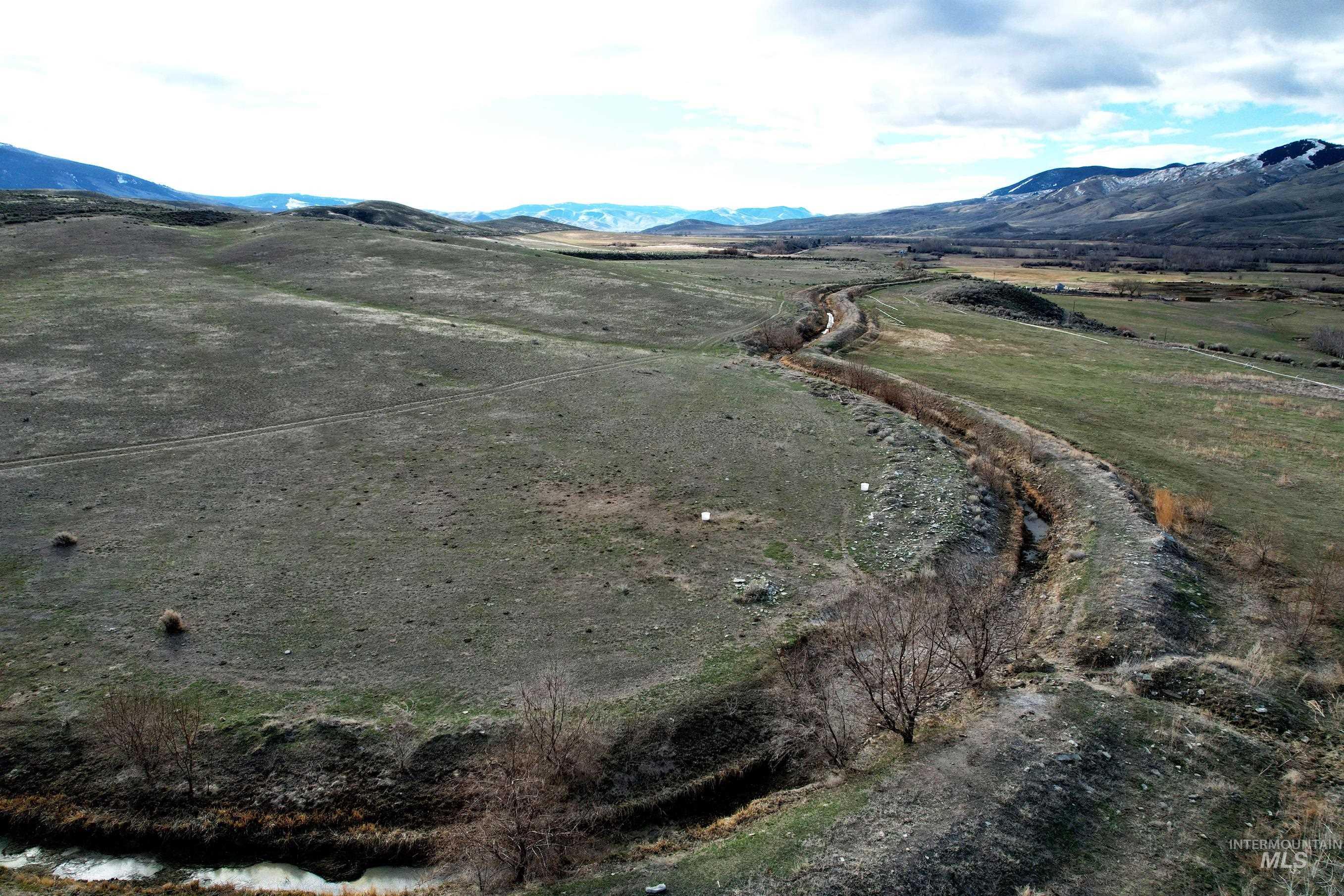 536 Lemhi Road Property Photo 7