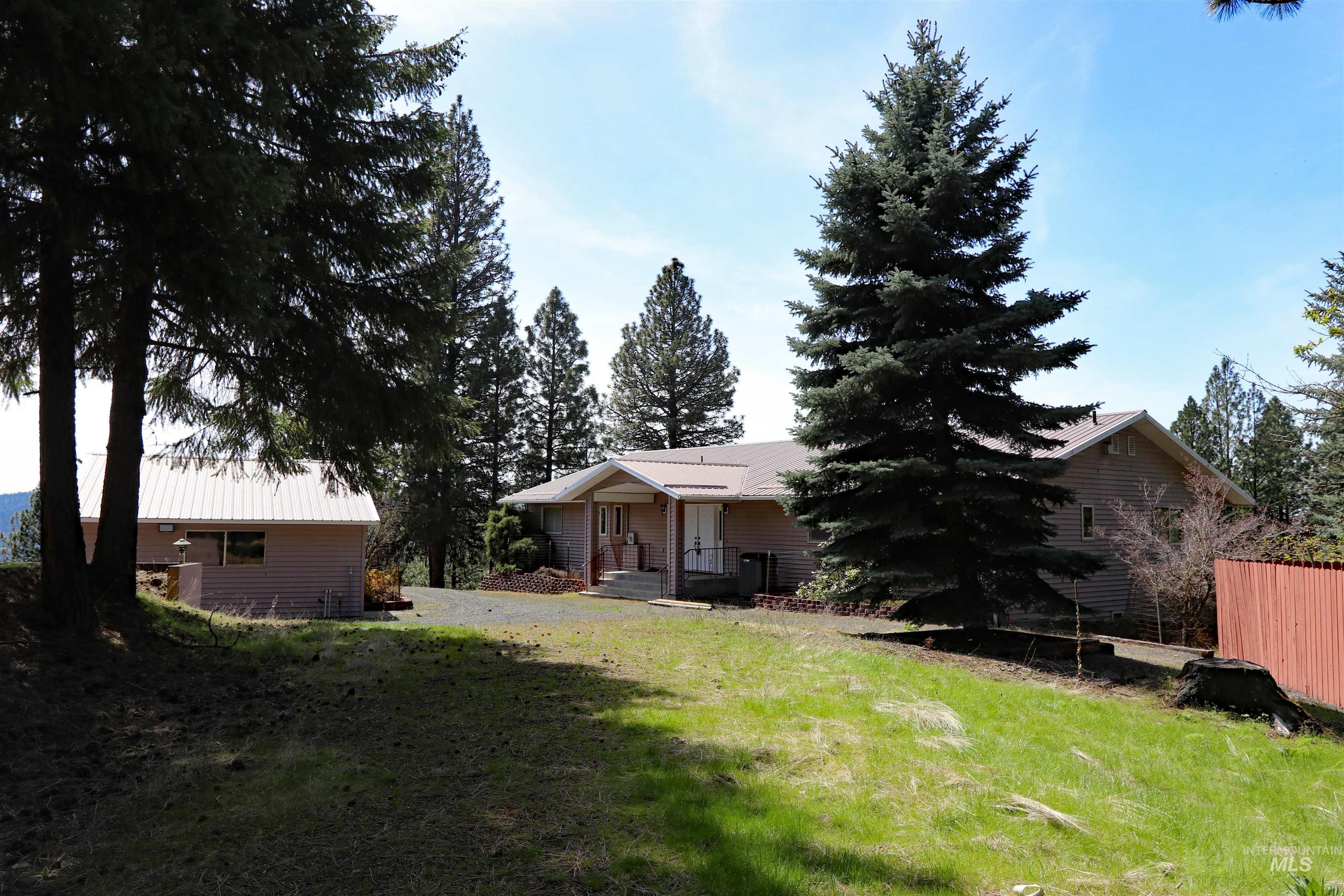 367 Crestview Drive Property Photo 2