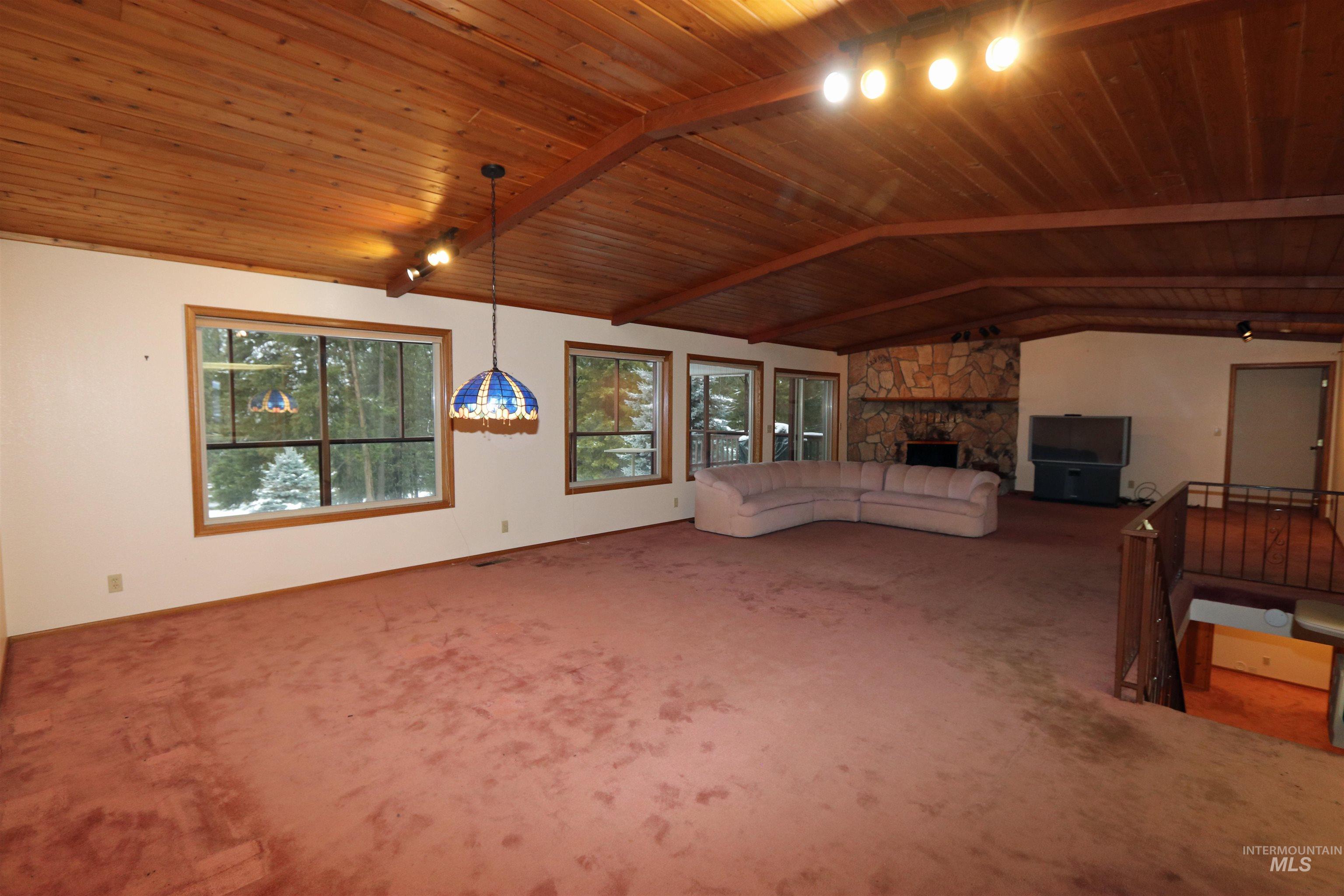 367 Crestview Drive Property Photo 7