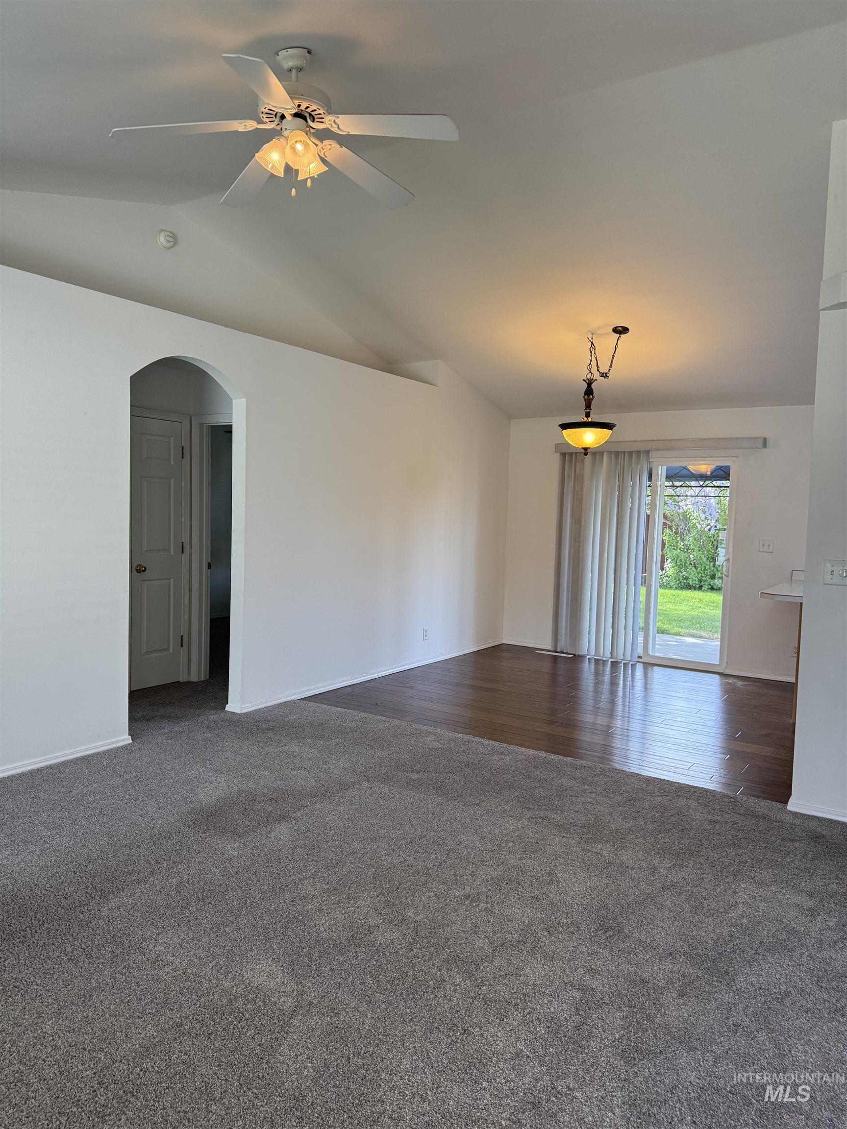 2544 Alderwood Ave Property Photo 9