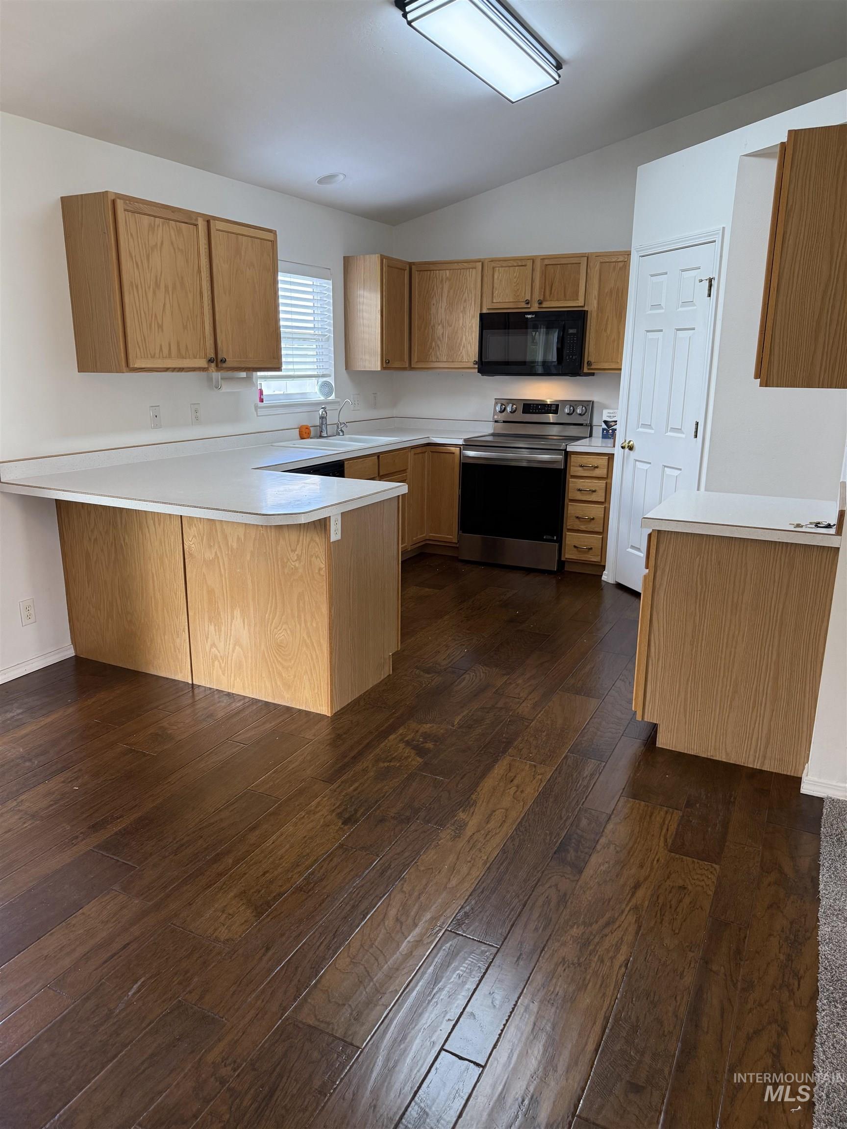 2544 Alderwood Ave Property Photo 10