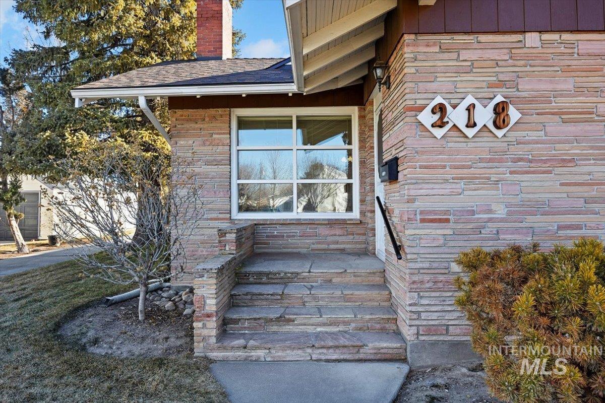 218 Buchanan Street Property Photo 4