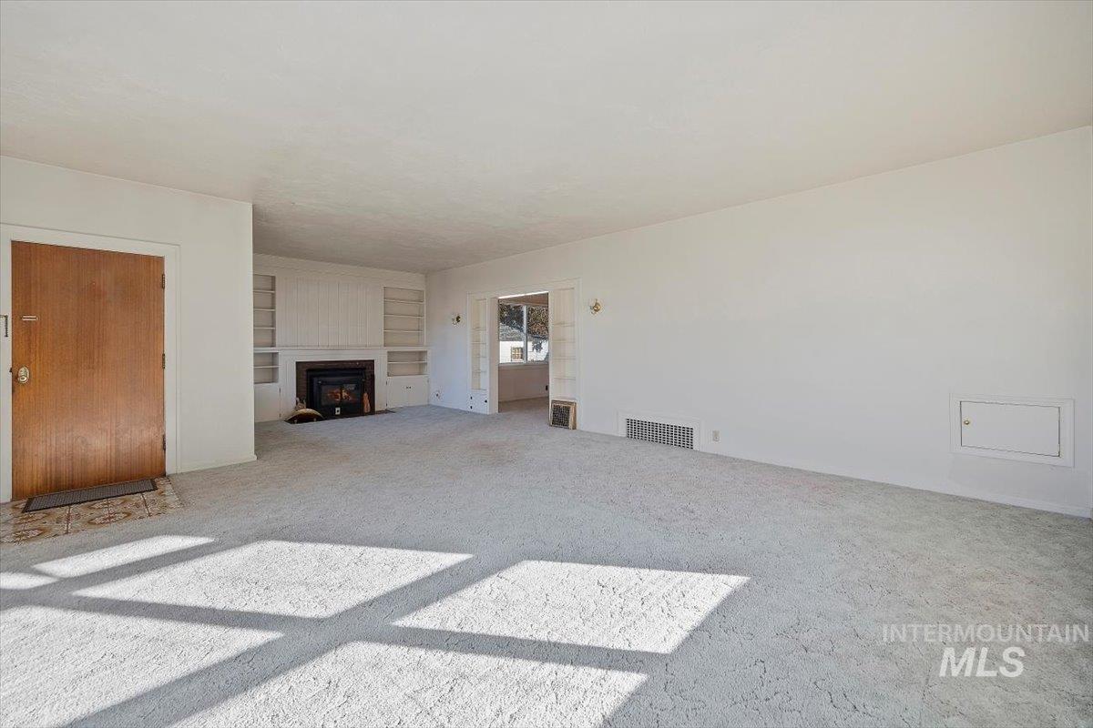 218 Buchanan Street Property Photo 8