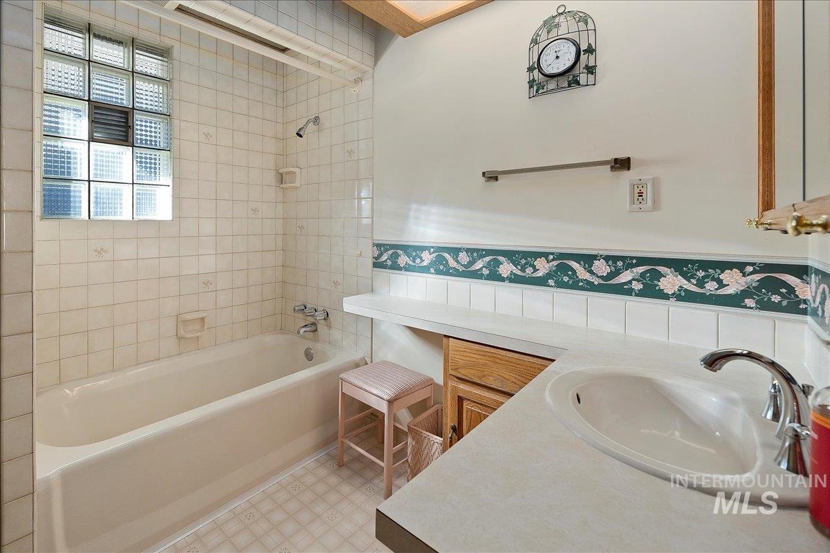 218 Buchanan Street Property Photo 18