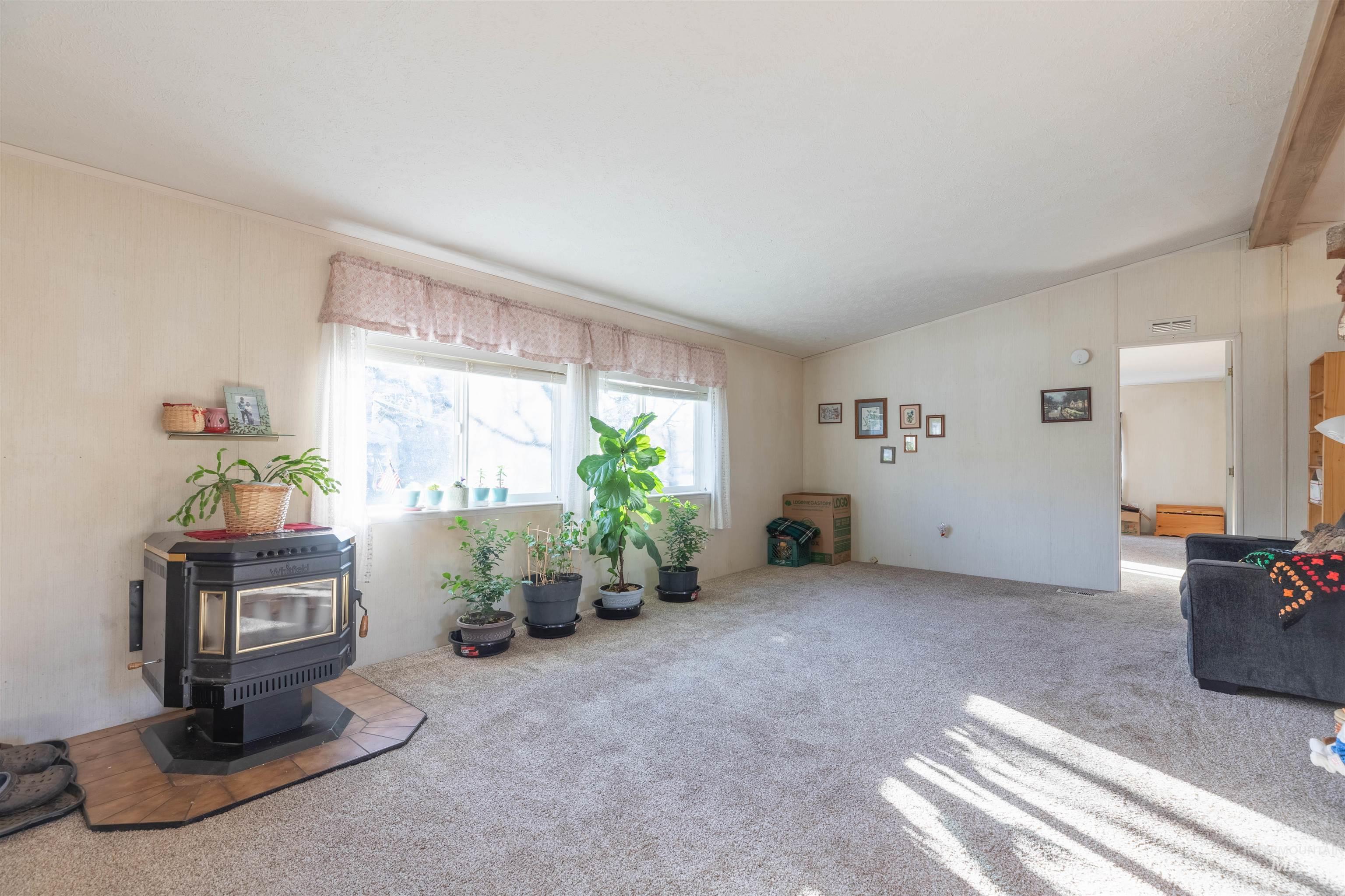 1020 Eid Rd Property Photo 4