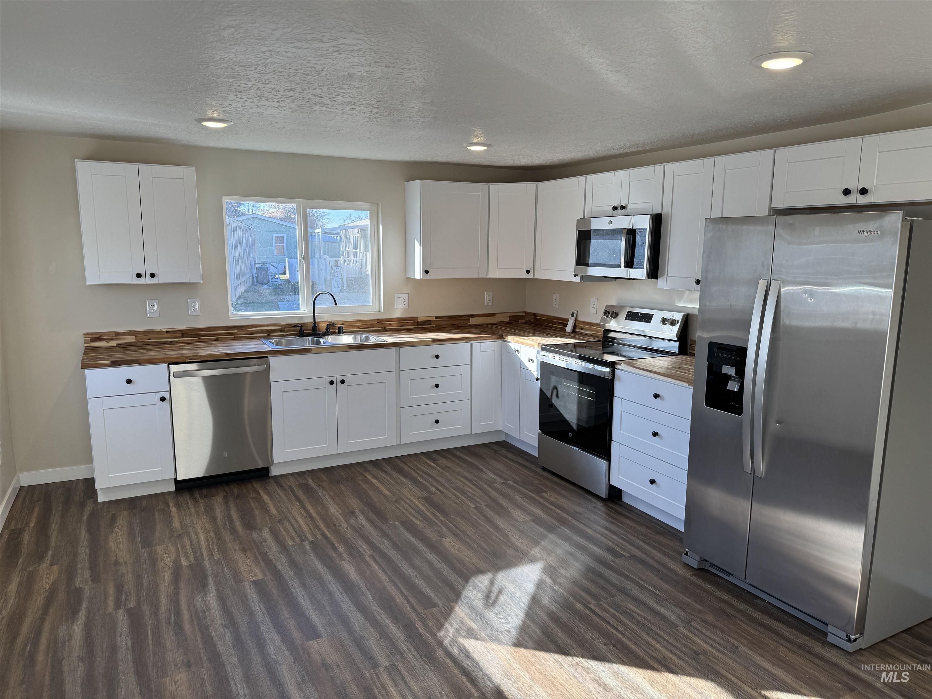 1250 N Sable Property Photo 6