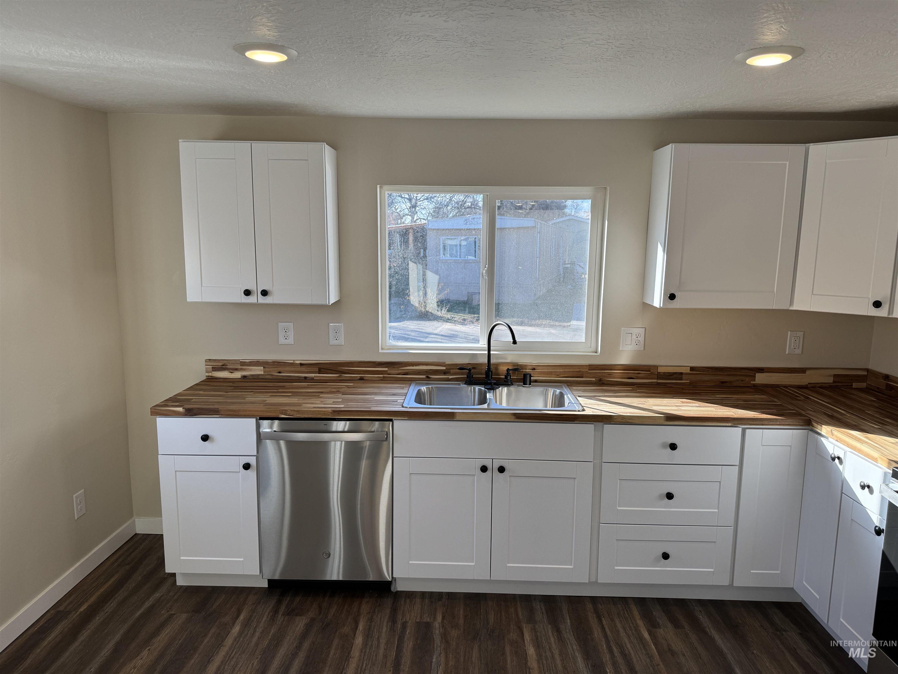 1250 N Sable Property Photo 8