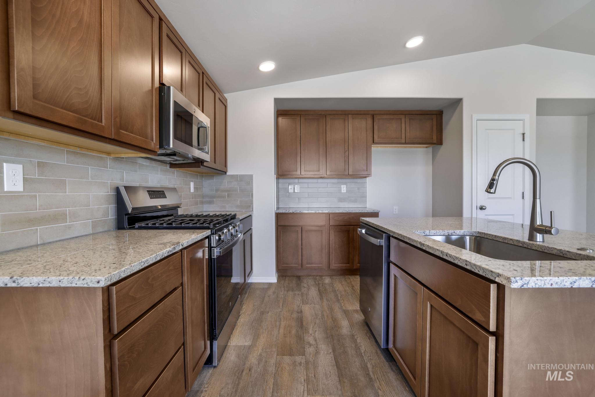 1554 Kenyon Meadow St Property Photo 3