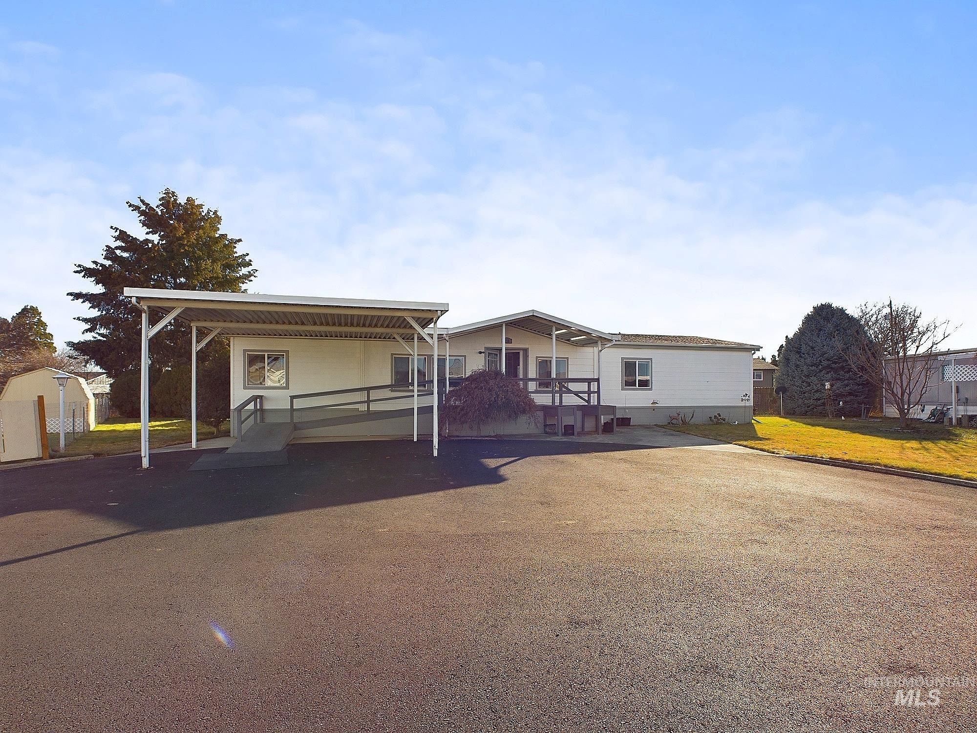 2015 6th Ave Property Photo 2