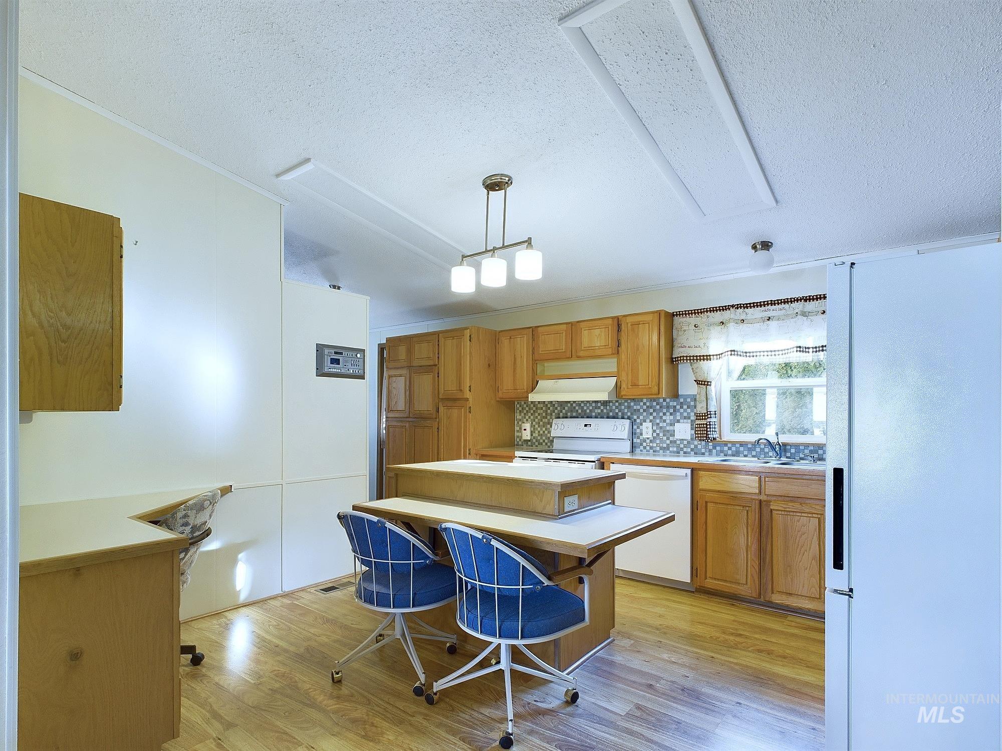 2015 6th Ave Property Photo 6