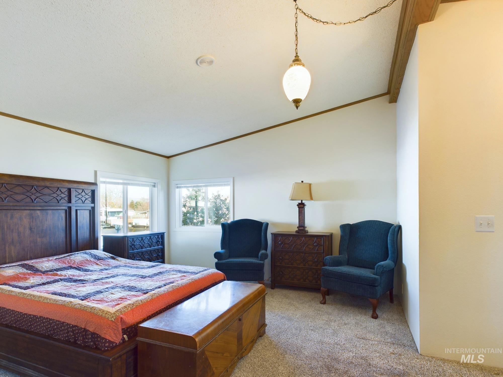 2015 6th Ave Property Photo 9