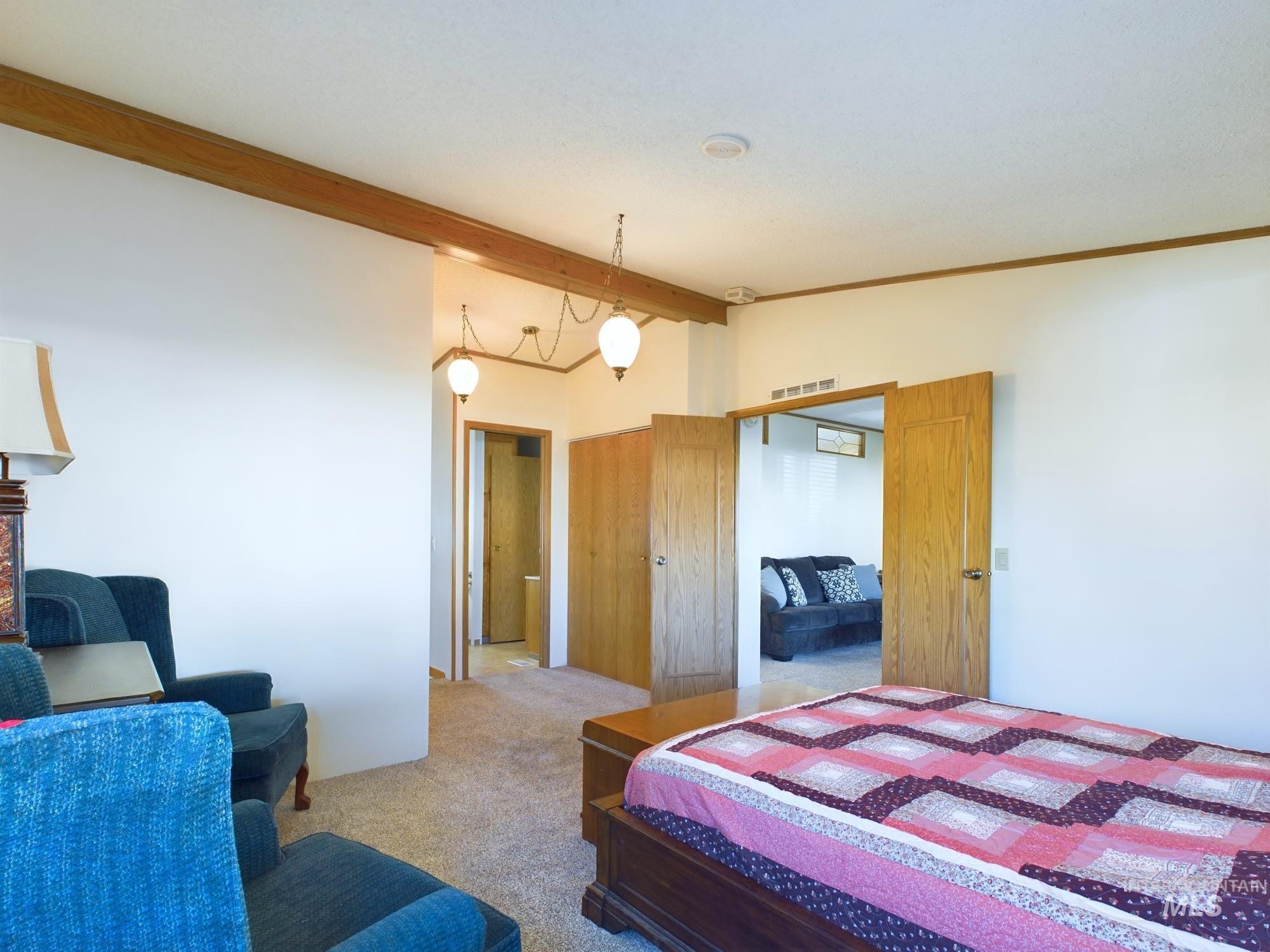 2015 6th Ave Property Photo 10