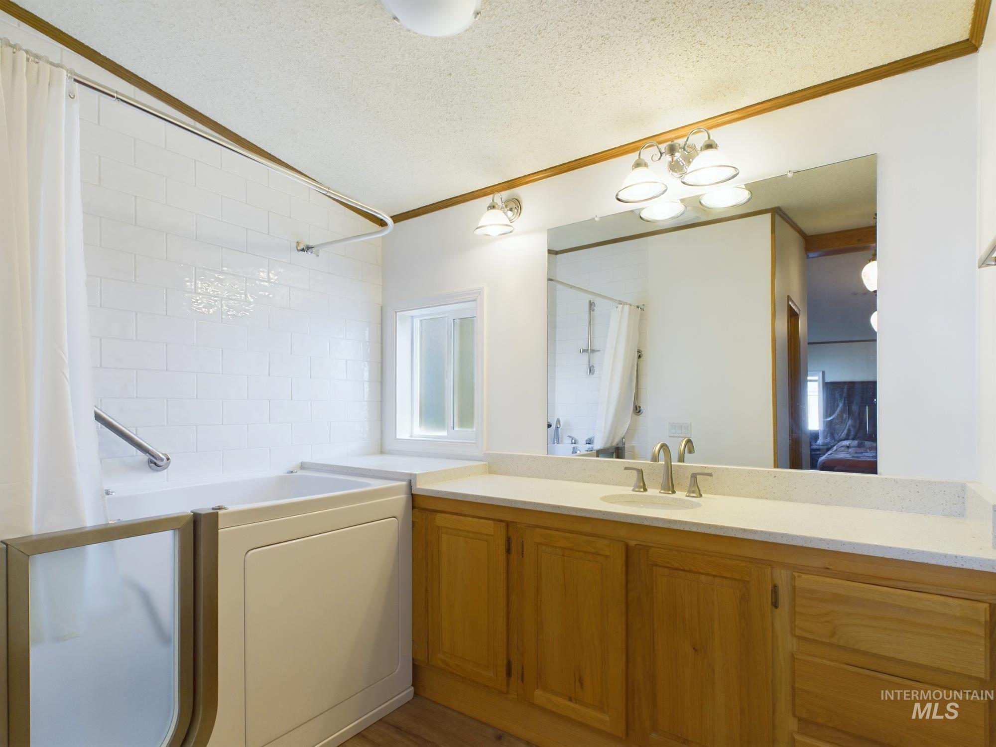 2015 6th Ave Property Photo 12