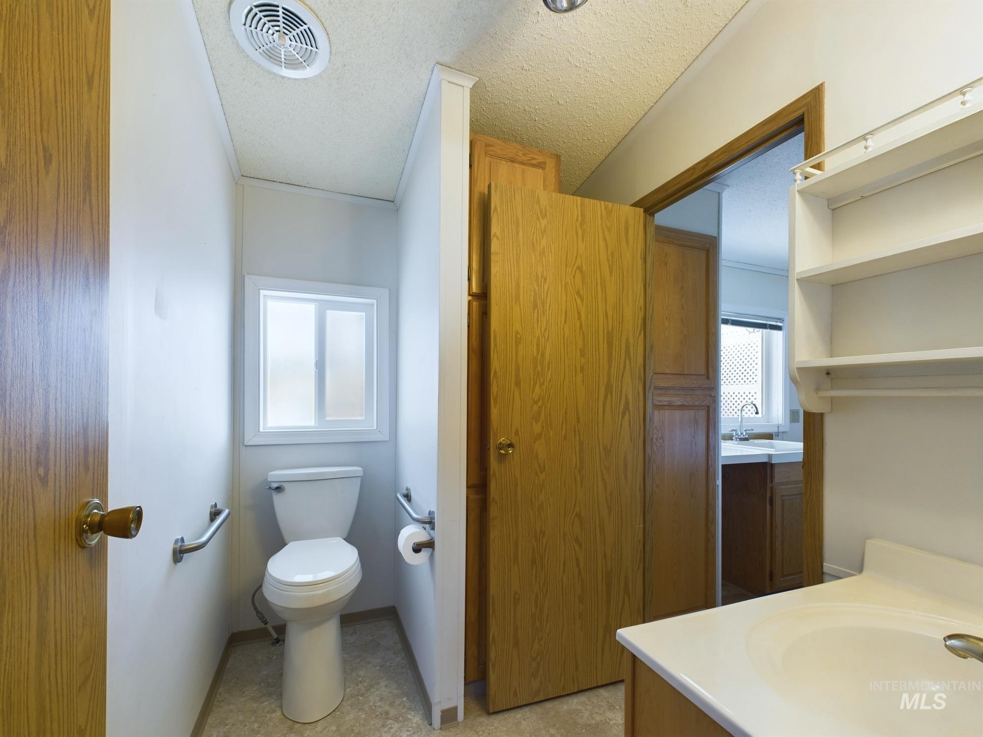 2015 6th Ave Property Photo 13