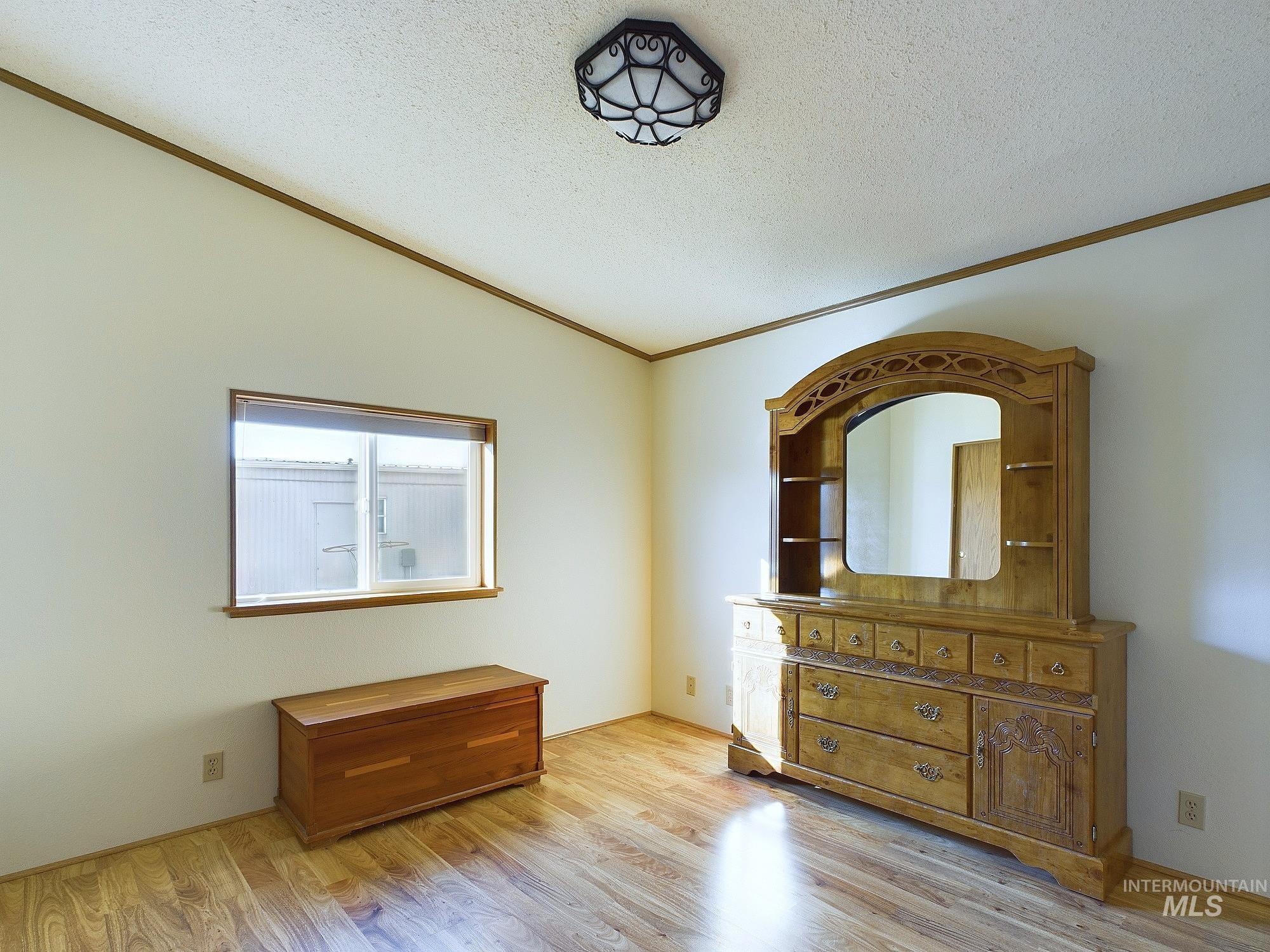 2015 6th Ave Property Photo 16