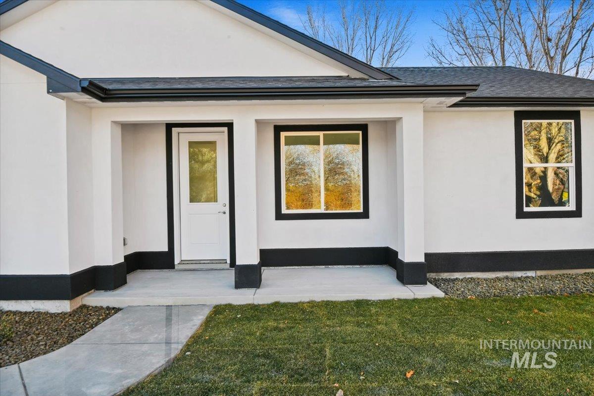 114 3rd St Property Photo 3
