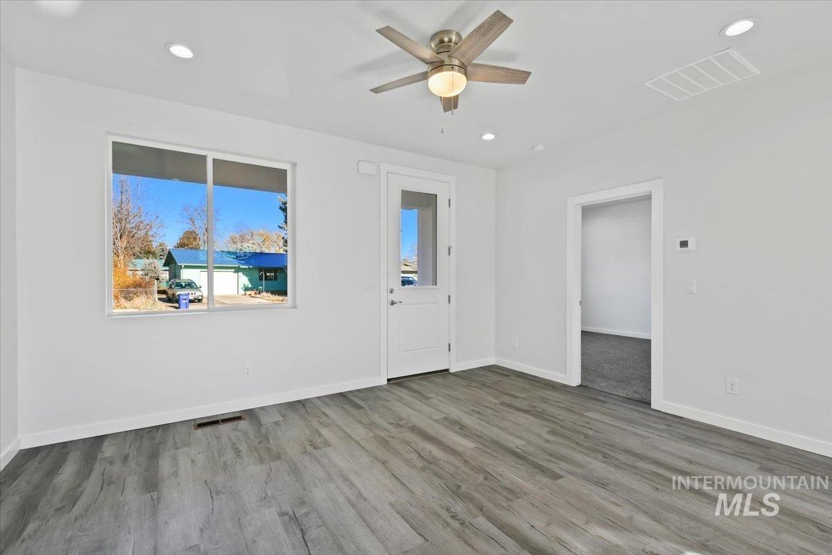 114 3rd St Property Photo 4